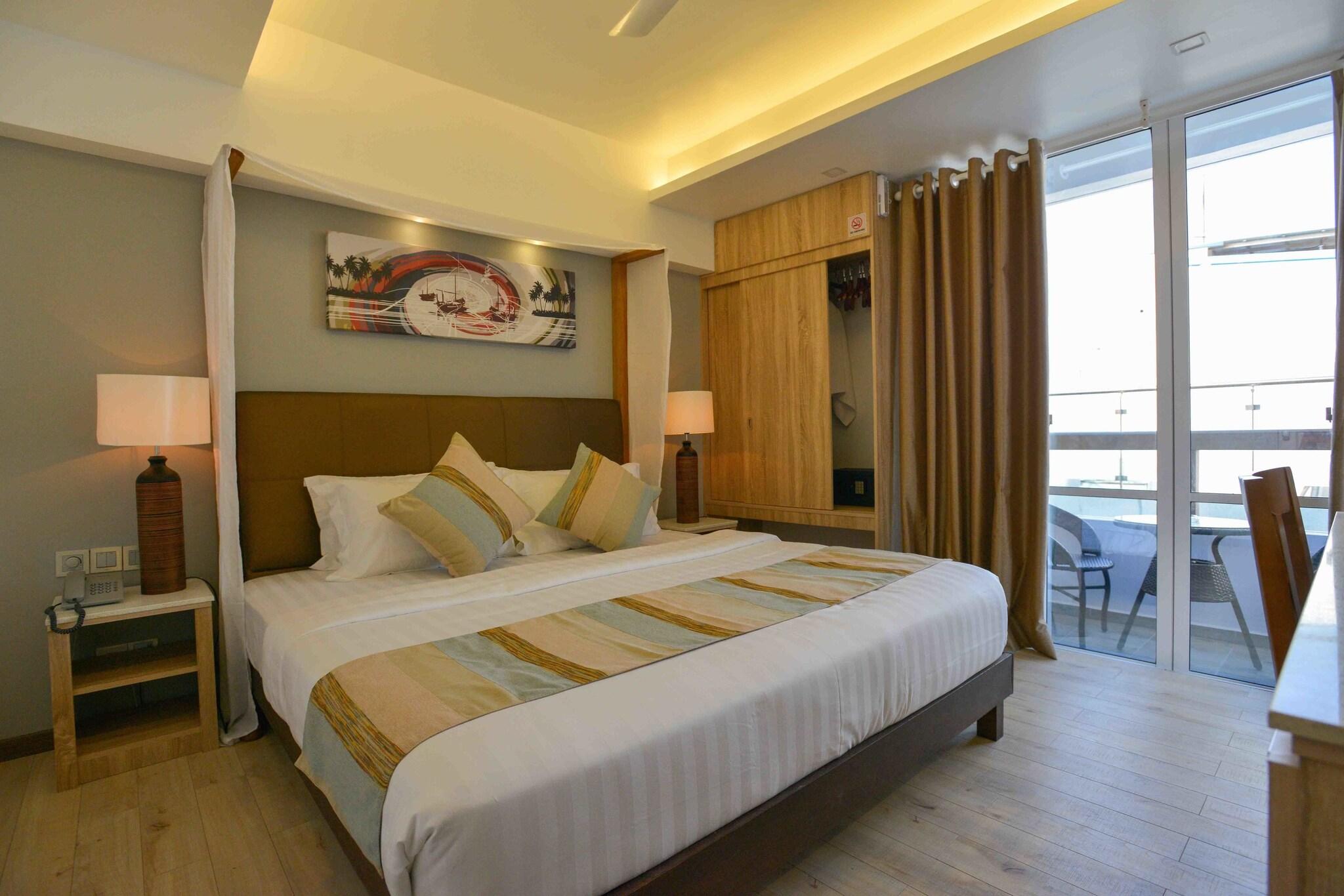 Coconut Tree Hulhuvilla Beach - Bild 3