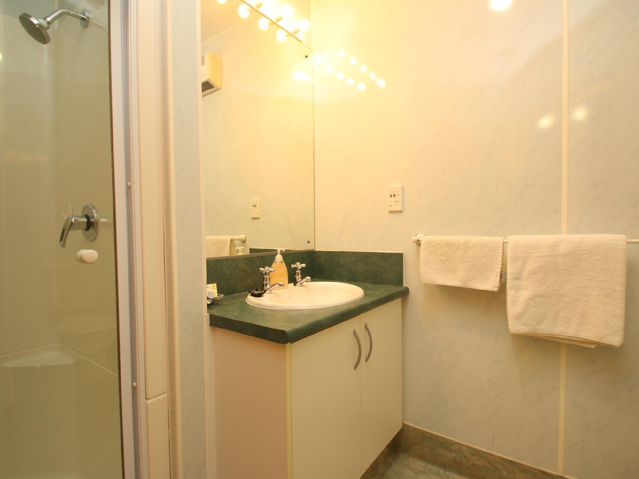 Amross Motel by null