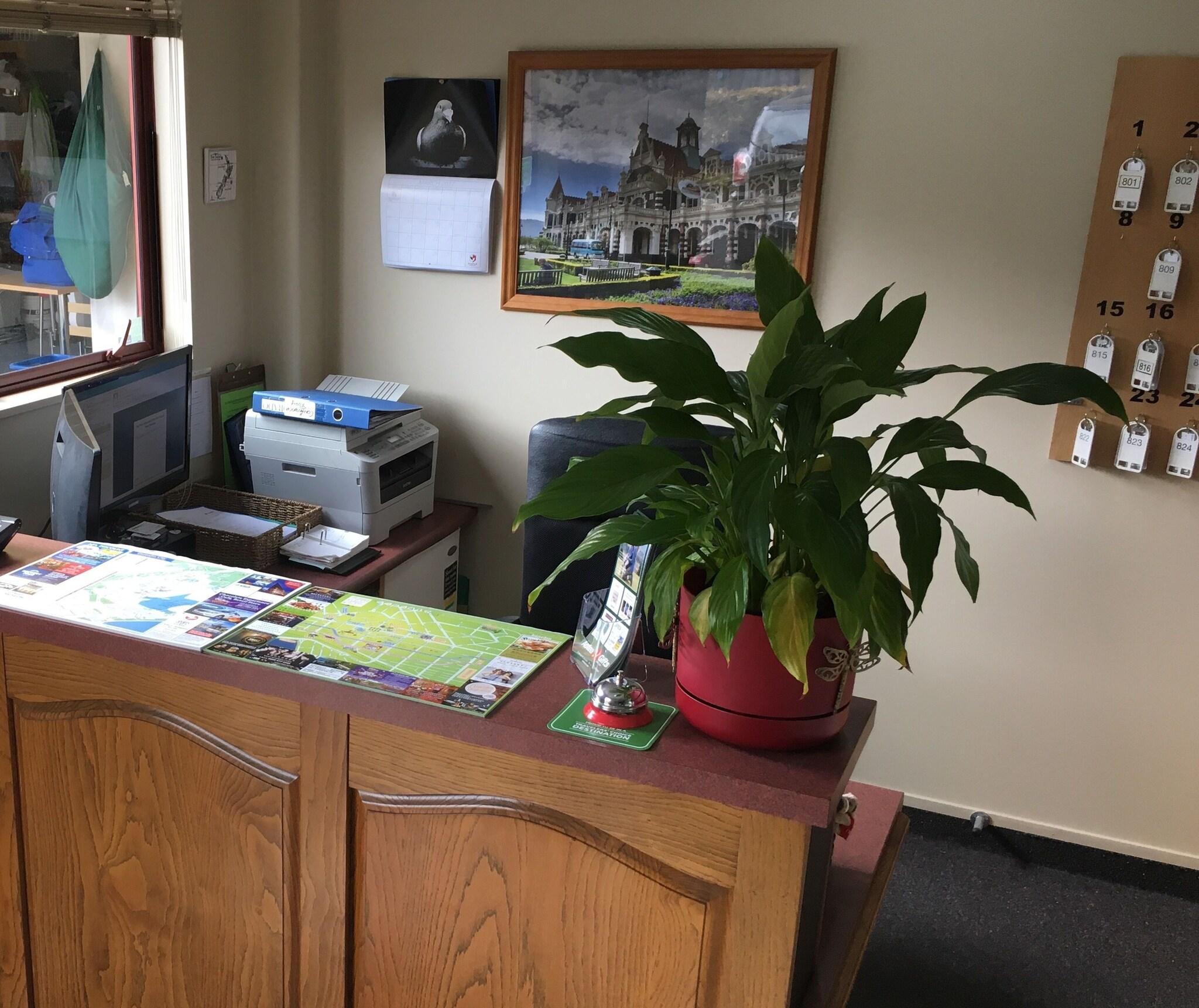 Alhambra Oaks Motor Lodge by null