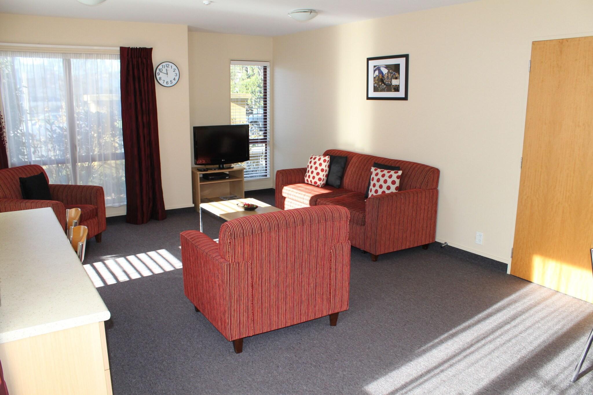 Alhambra Oaks Motor Lodge by null