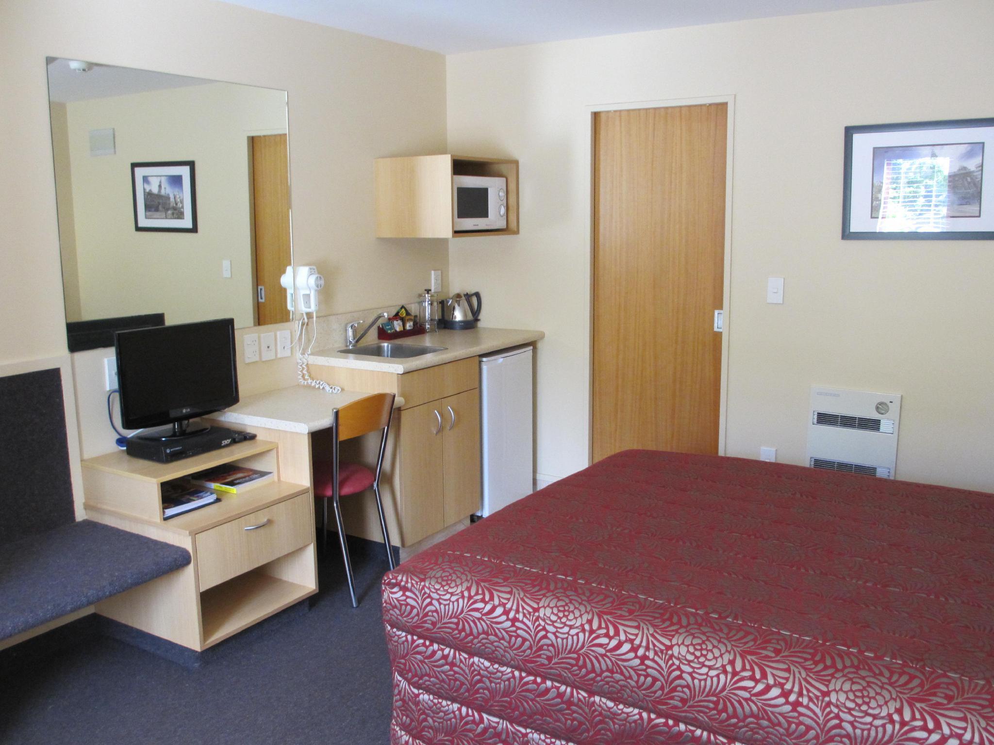 Alhambra Oaks Motor Lodge by null