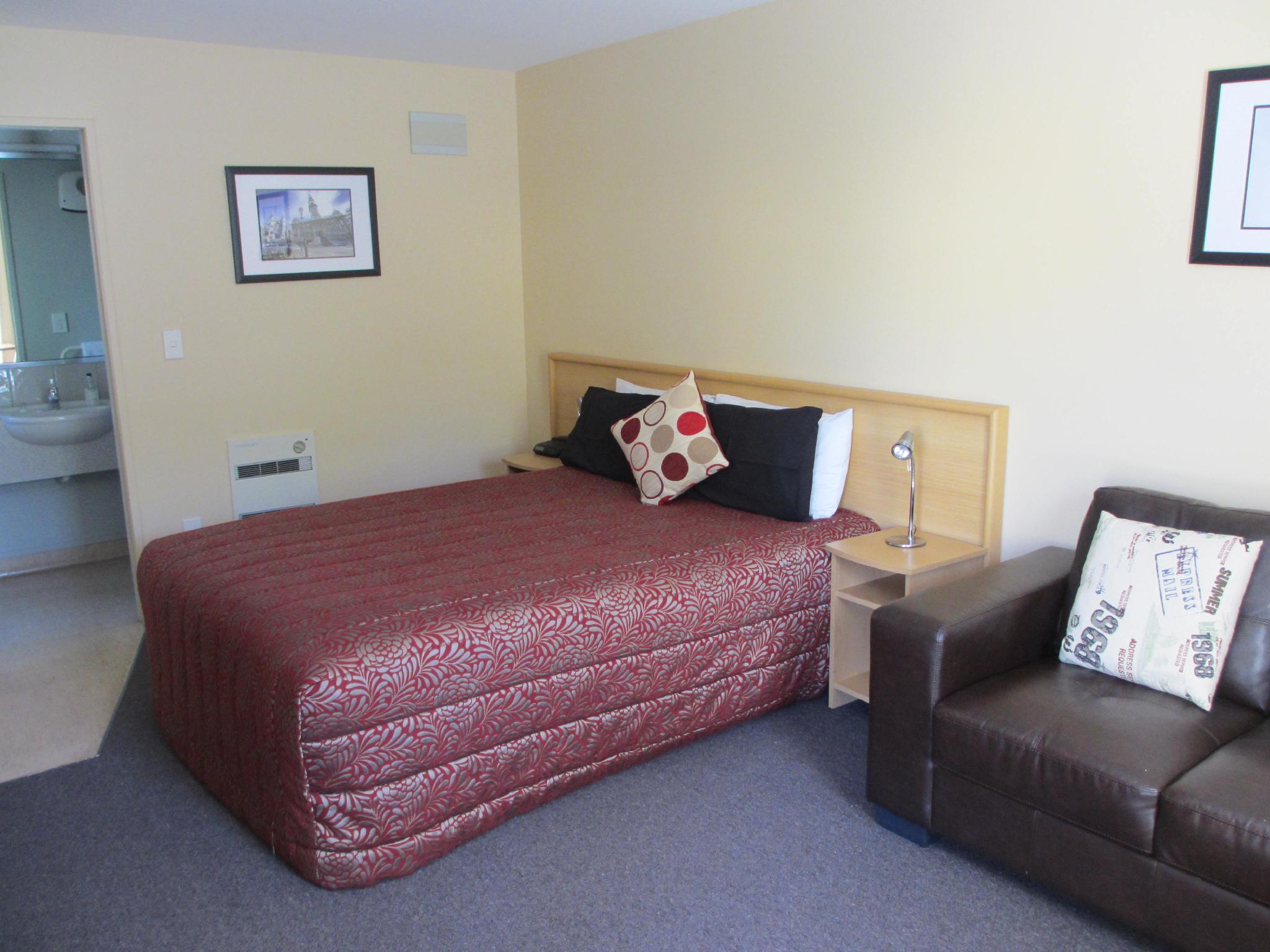 Alhambra Oaks Motor Lodge by null