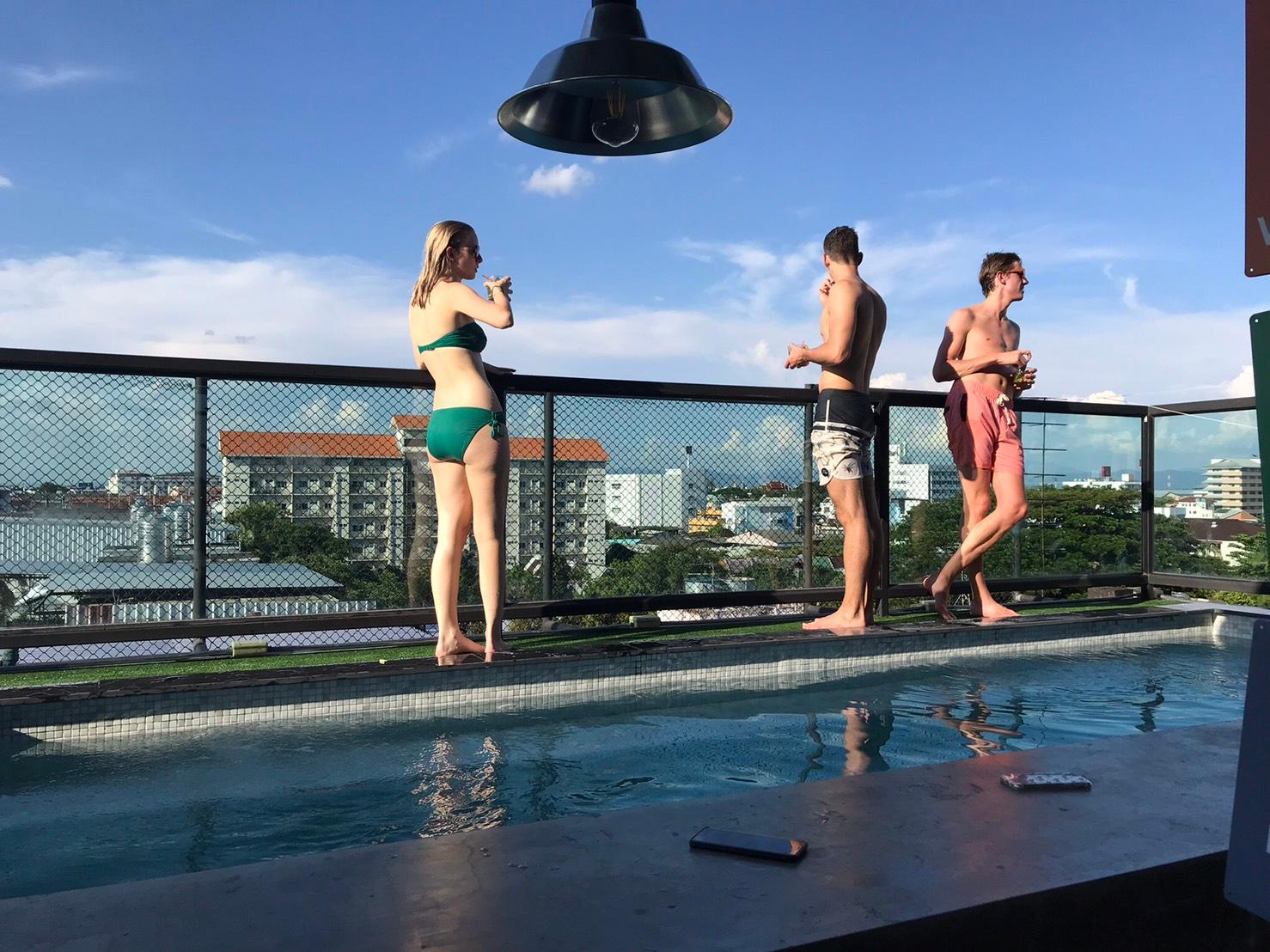 248 Street Hostel Rooftop Bar And Pool