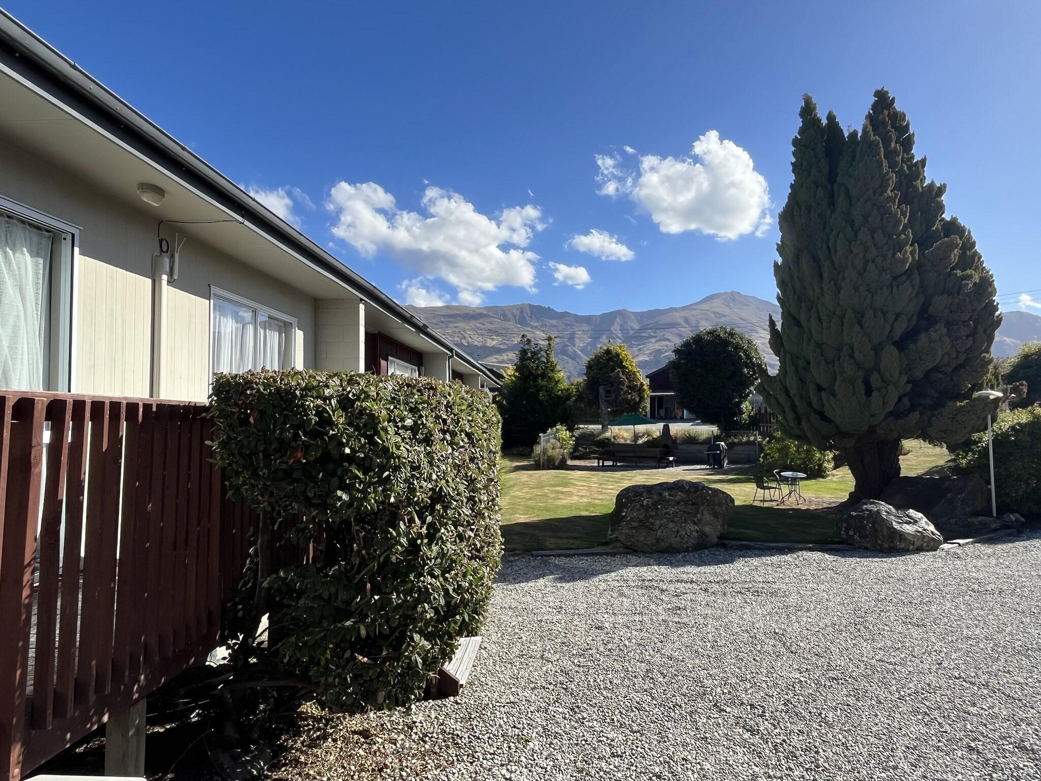 Manuka Crescent Motel
