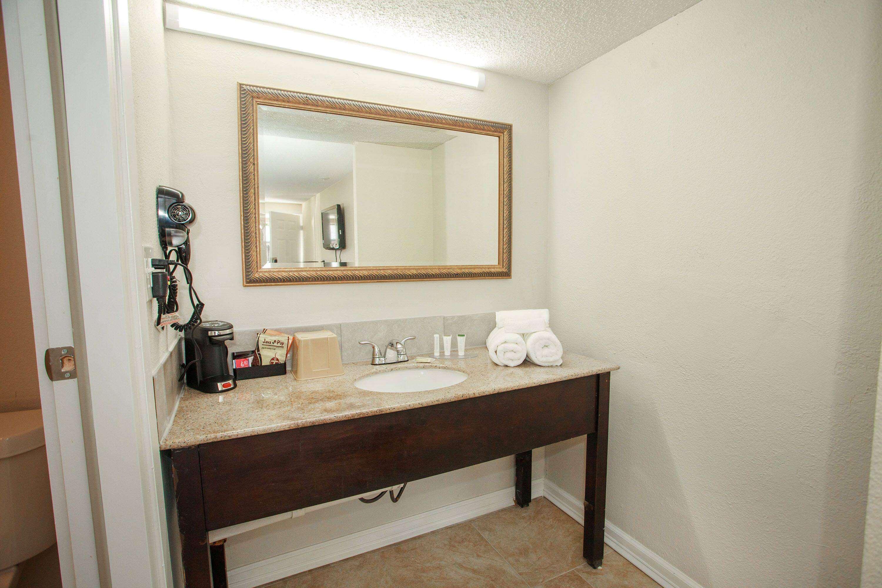 Travelodge By Wyndham Macon West