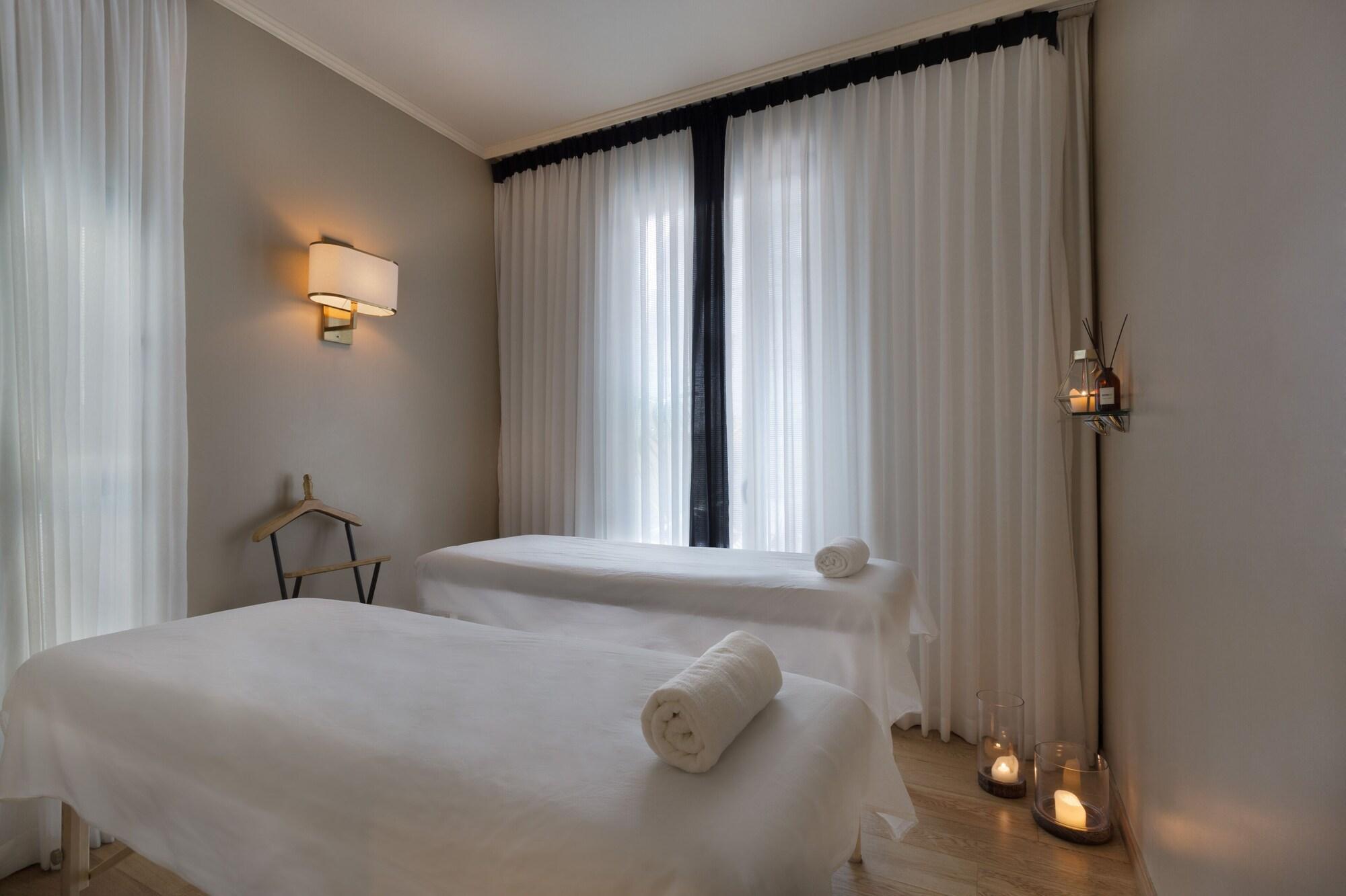 Brown BoBo by Brown Hotels by null