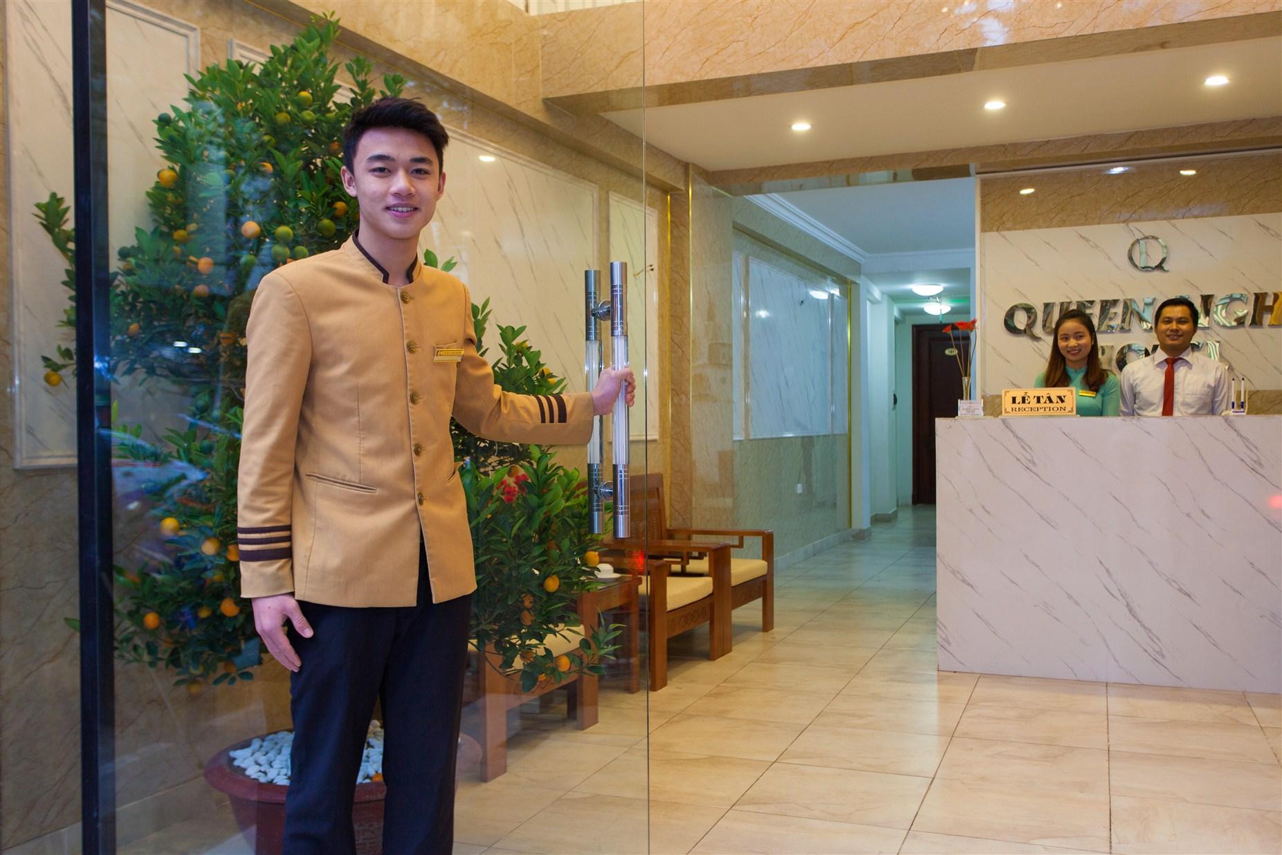 Queen Light Hotel