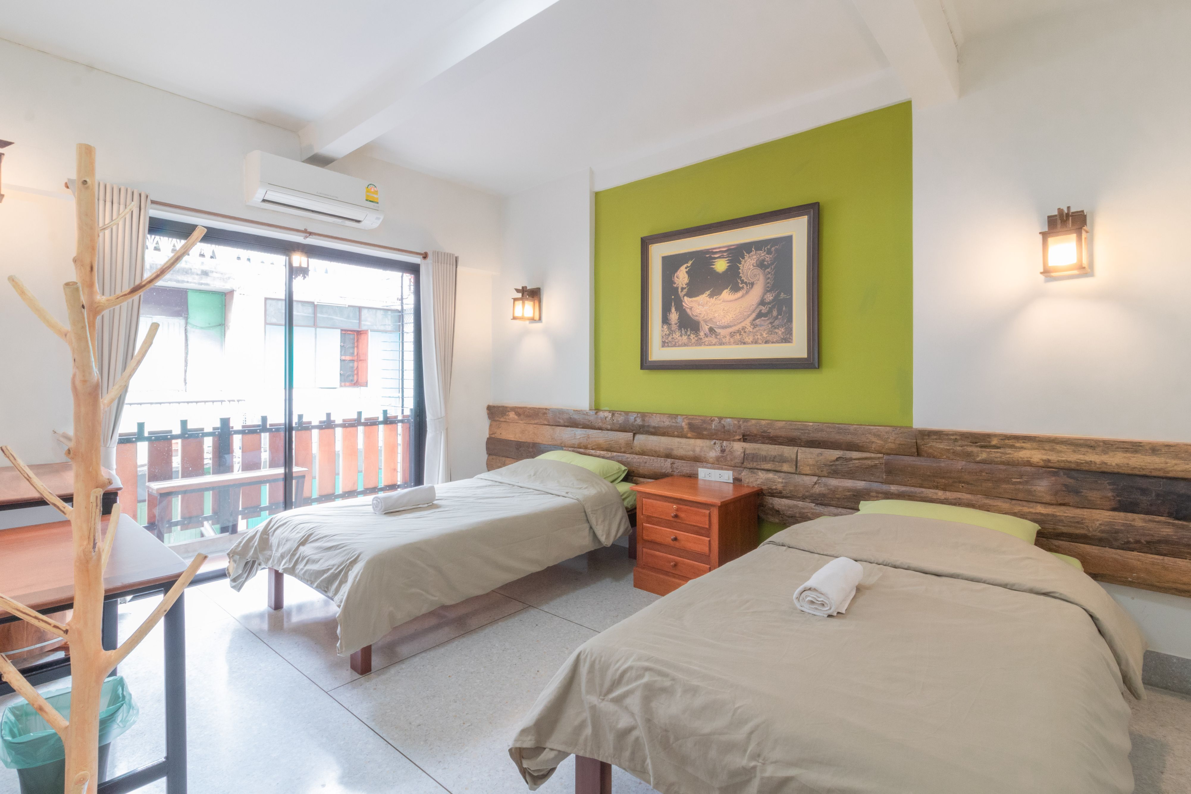 Banthat Thong Hostel by ZUZU