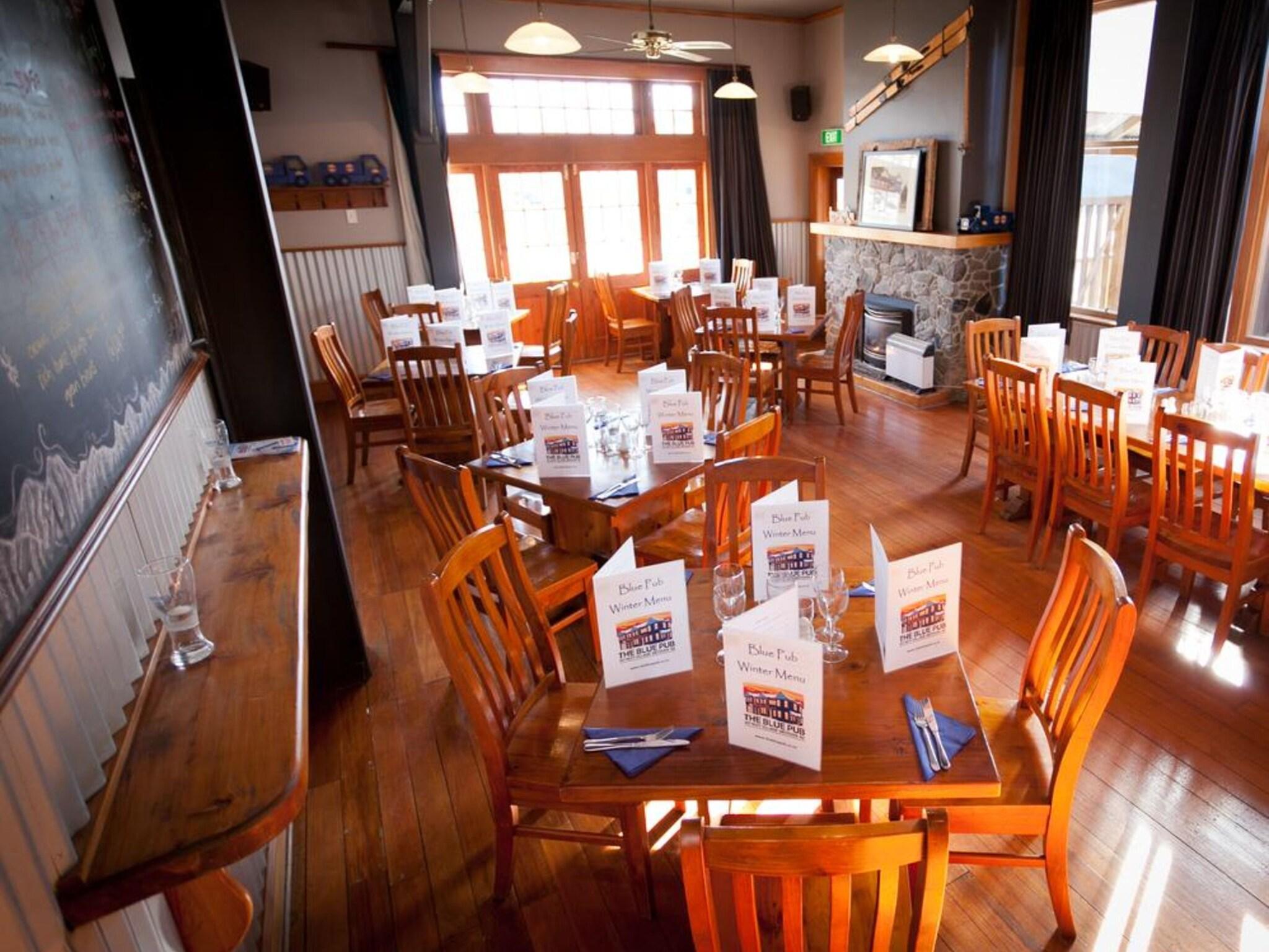Blue Pub Hotel