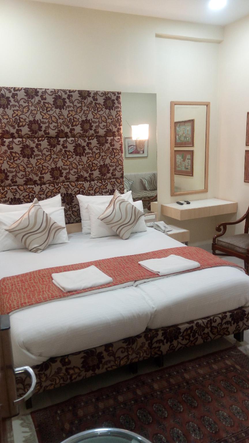 Bentleys Hotel by null