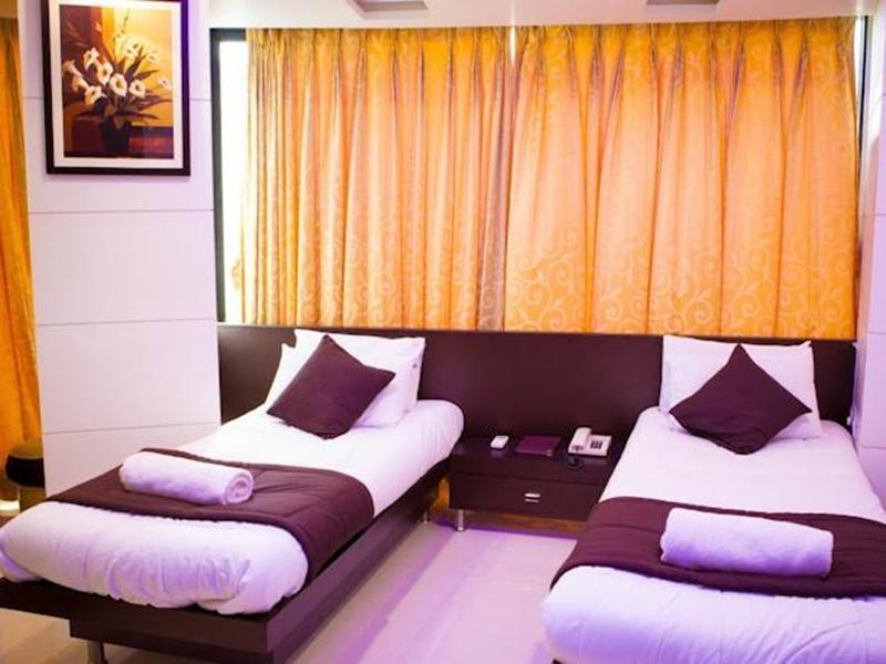 LA HOTEL METRO by null