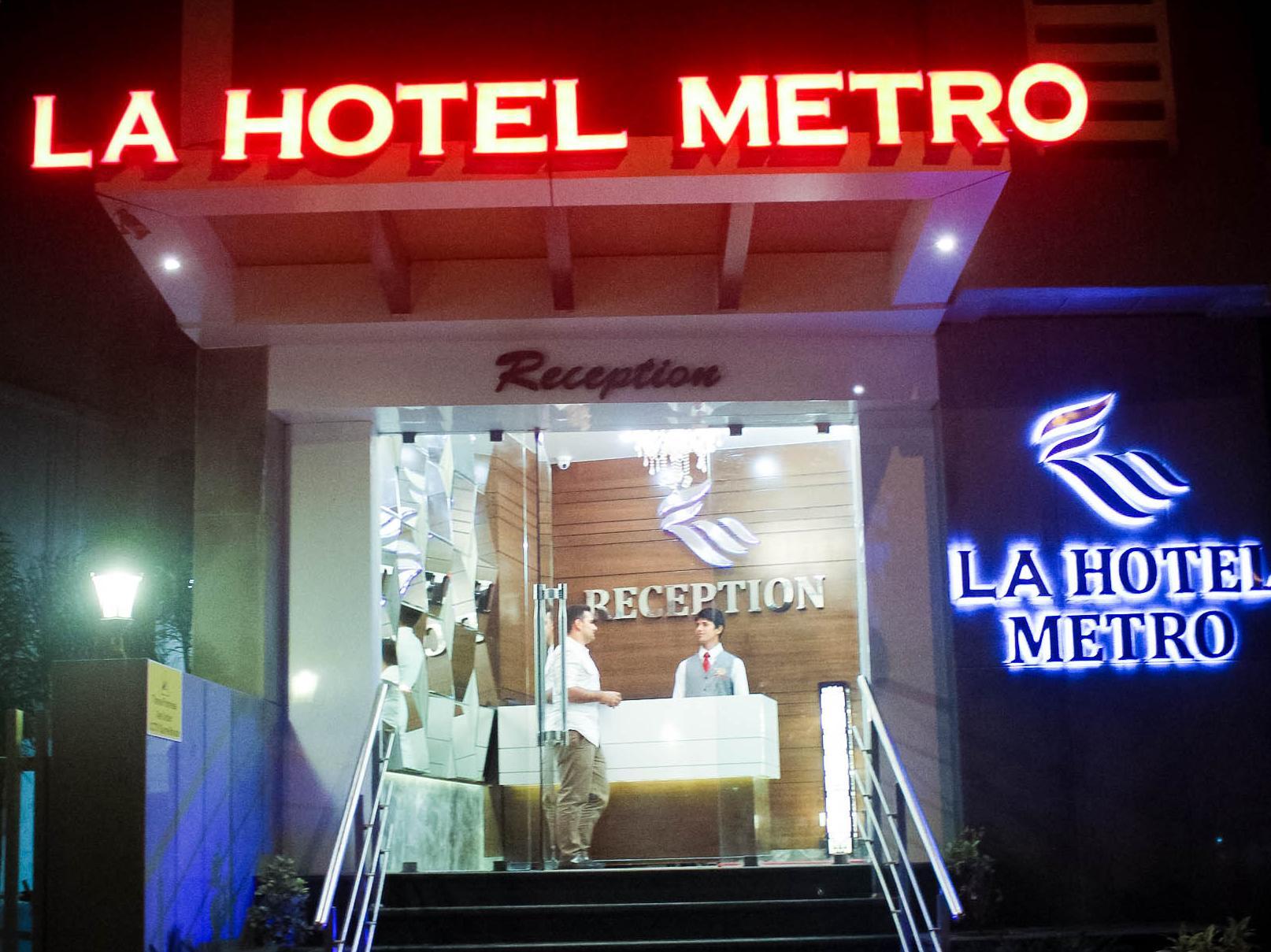 LA HOTEL METRO by null