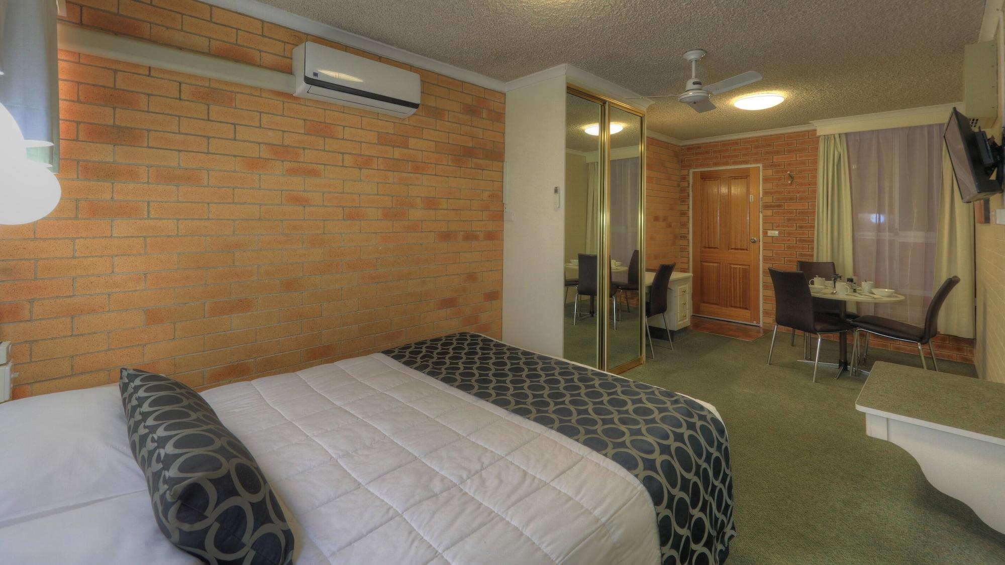 Cousins Motor Inn by null