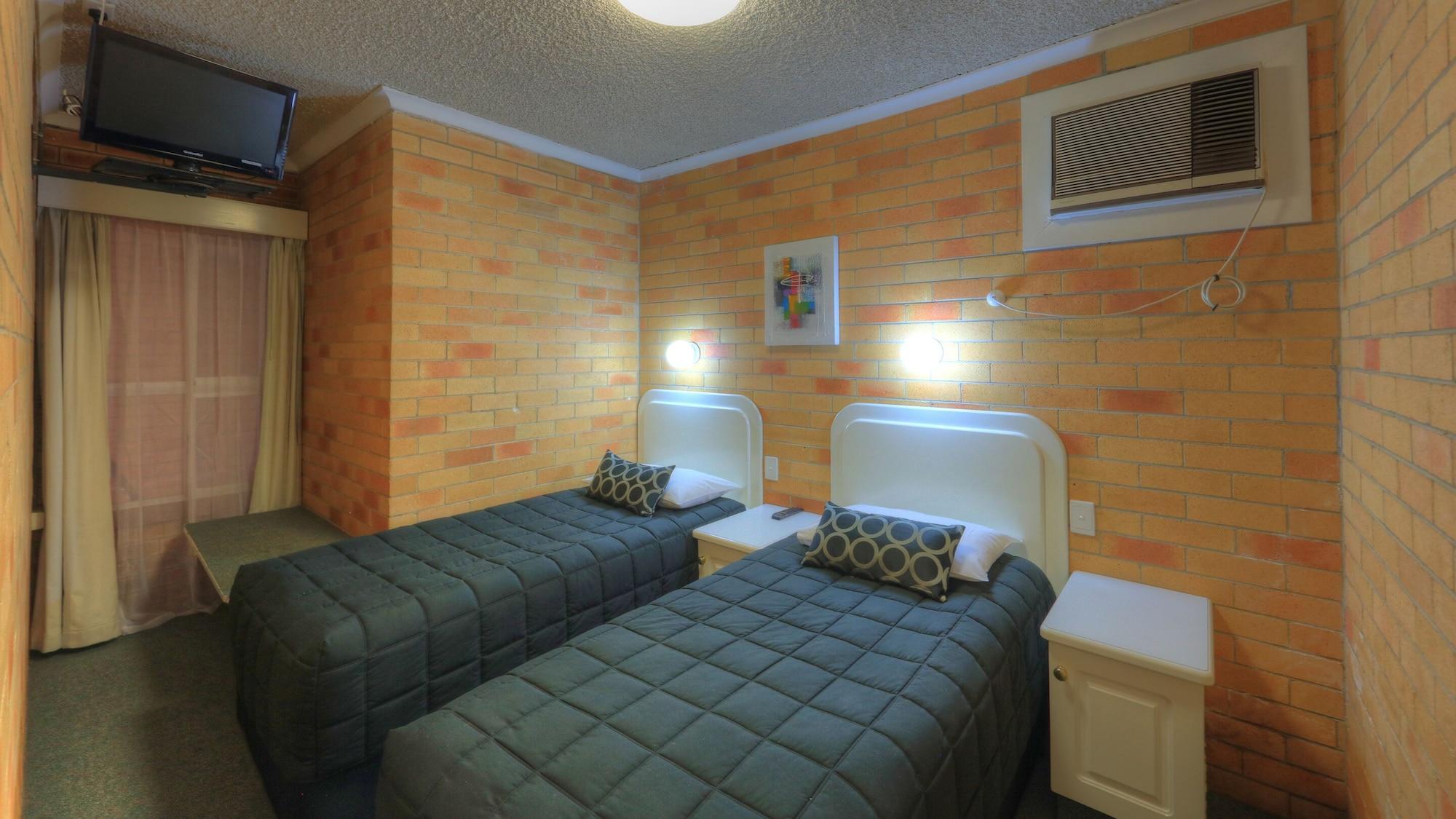 Cousins Motor Inn by null