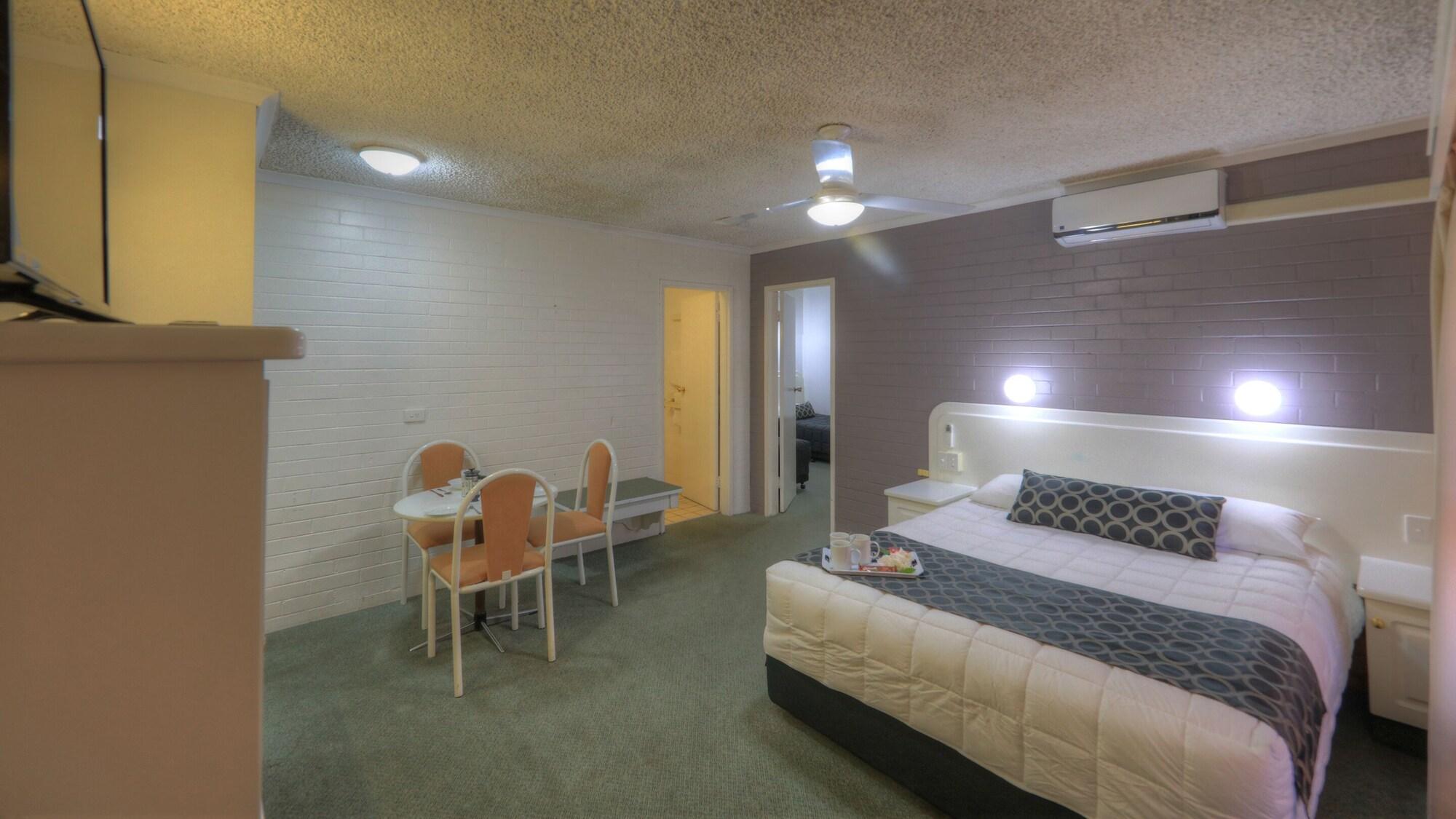 Cousins Motor Inn by null