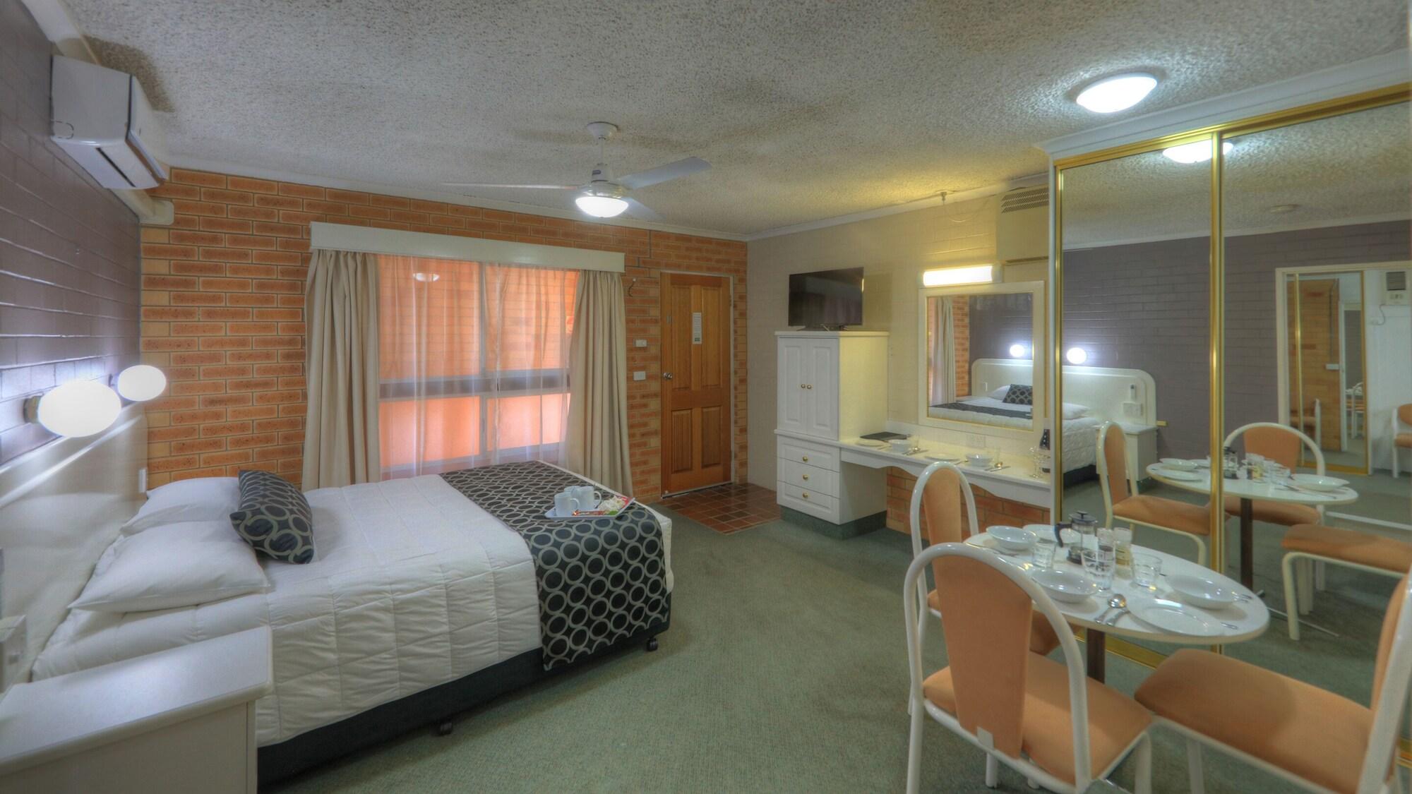 Cousins Motor Inn by null