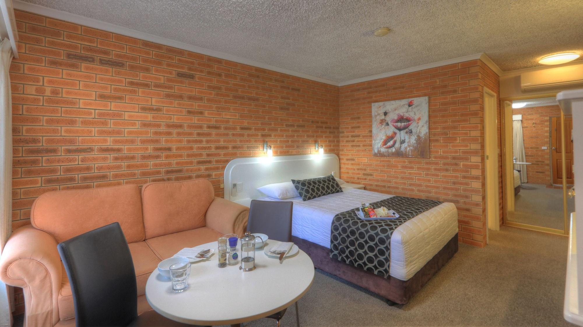 Cousins Motor Inn by null