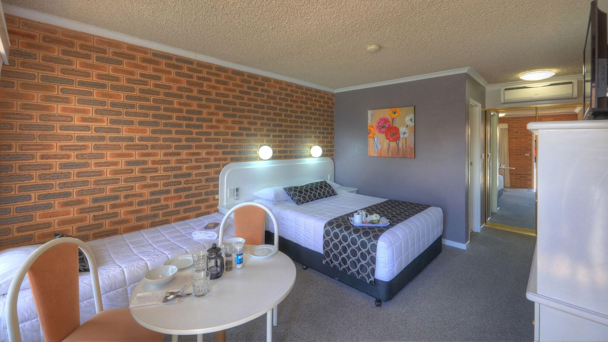 Cousins Motor Inn by null