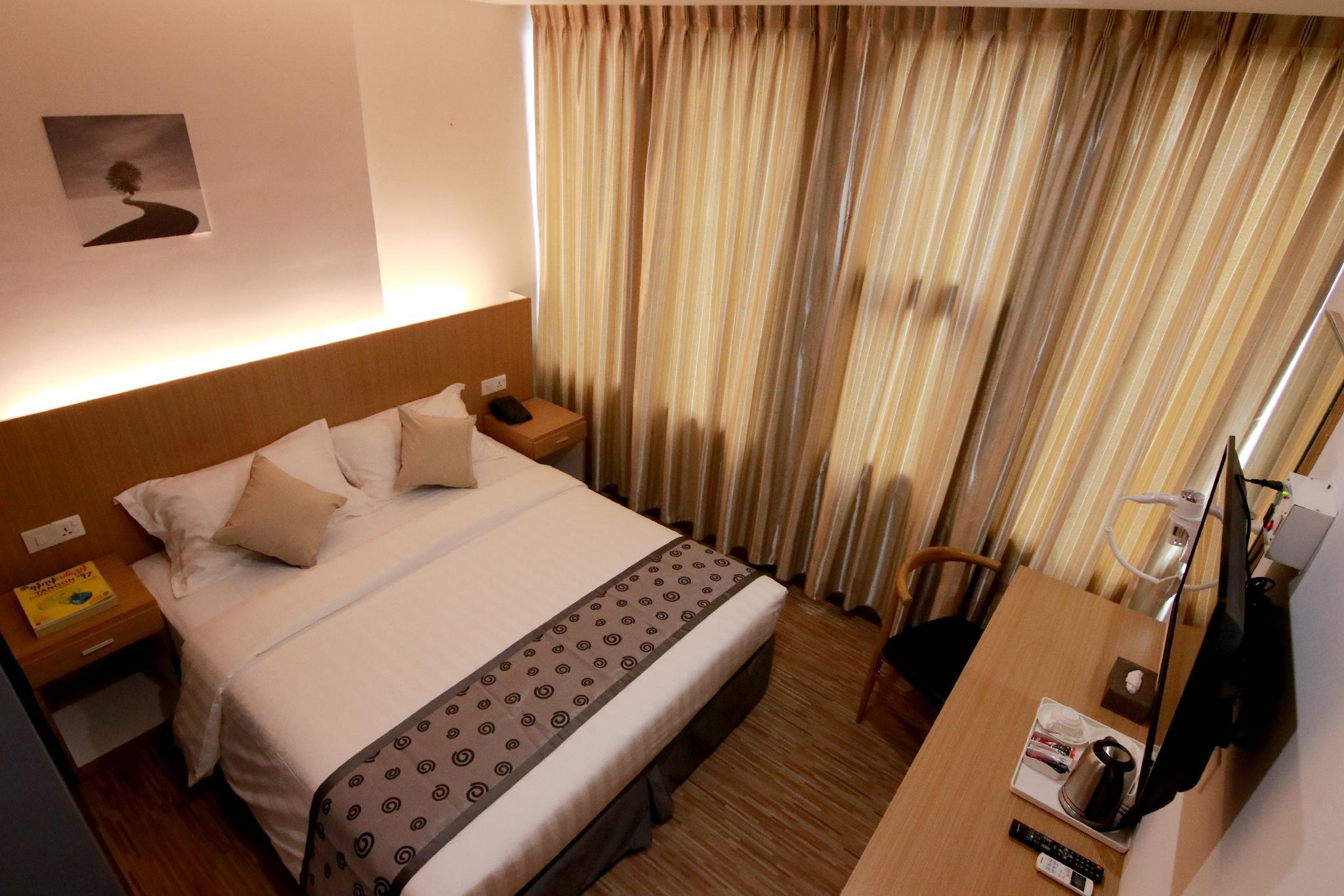 Botahtaung Hotel by null