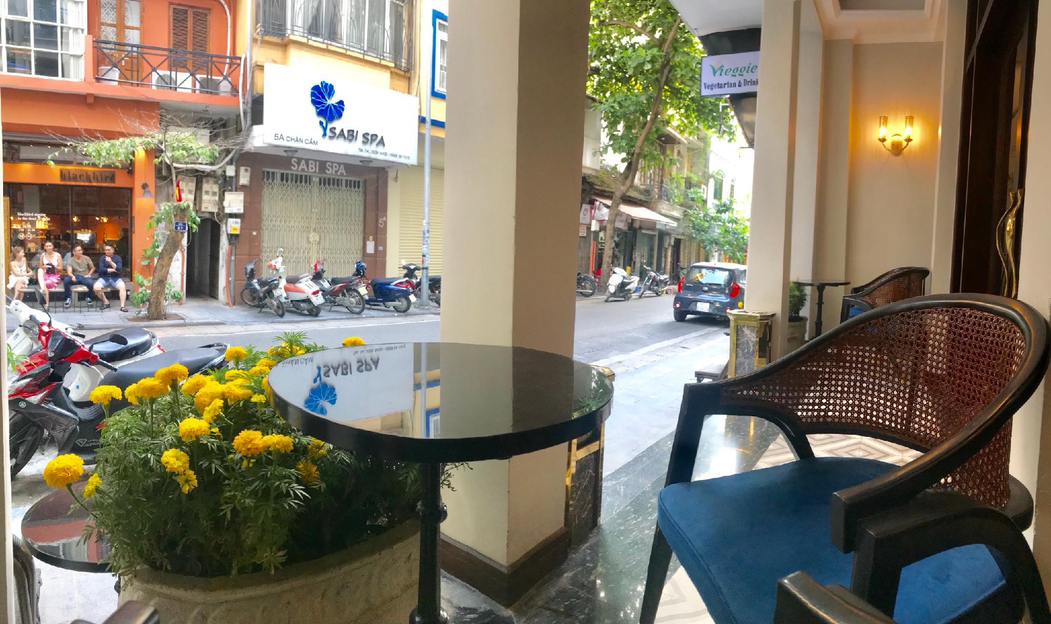 GOLDEN LEGEND HOTEL