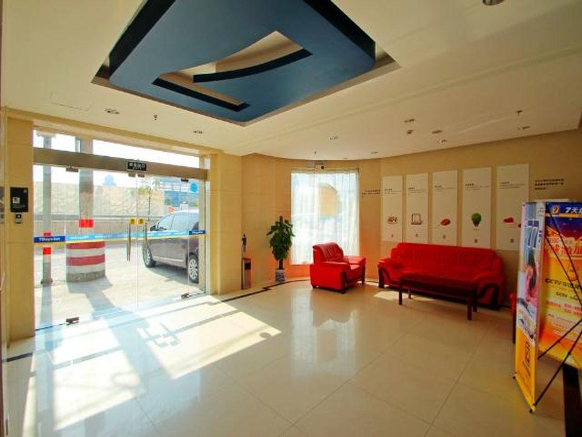 7 Days Inn Shanghai Lujiazui Shimao Binjiang Garde