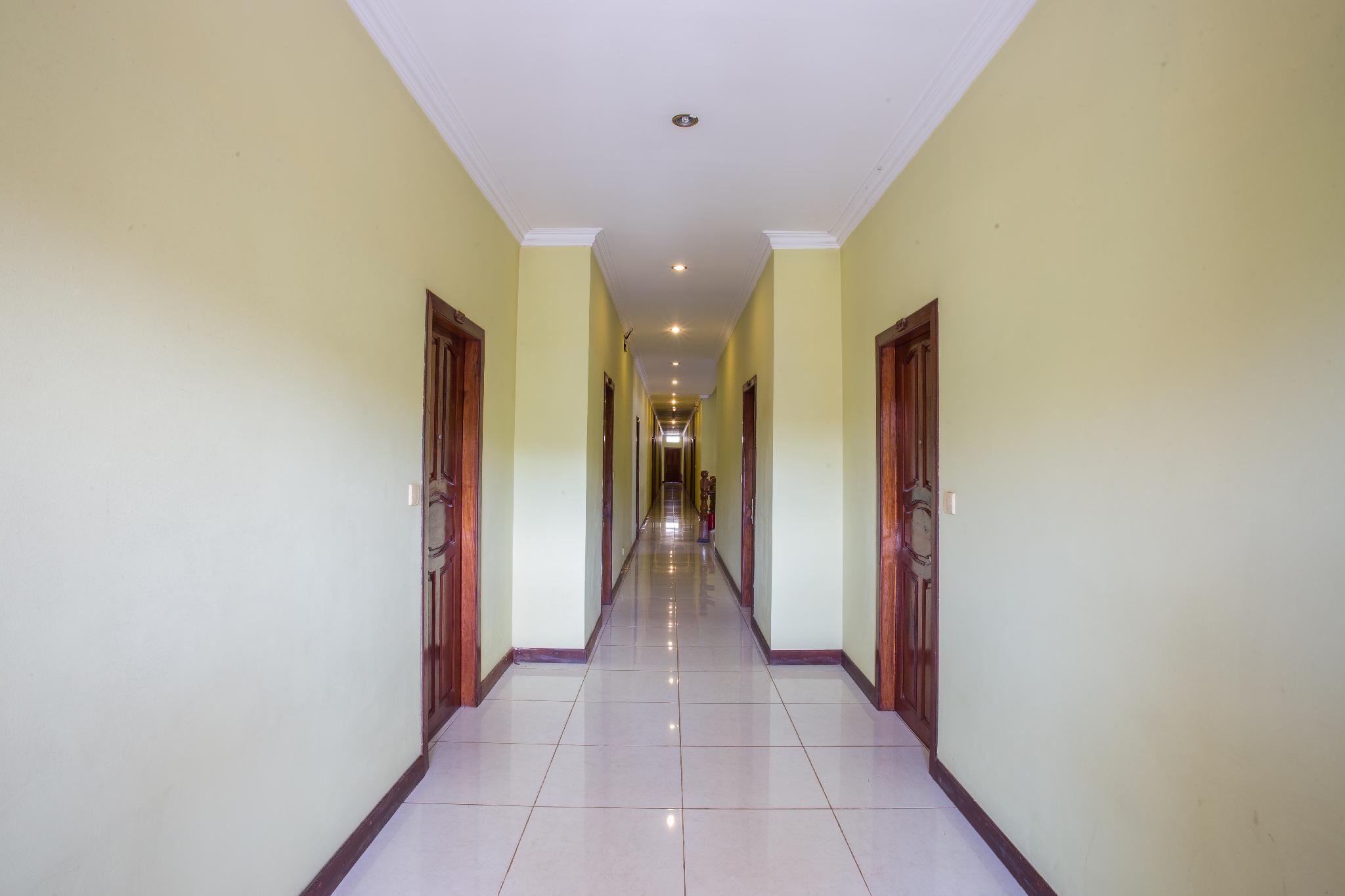 Side Walk Hotel by null