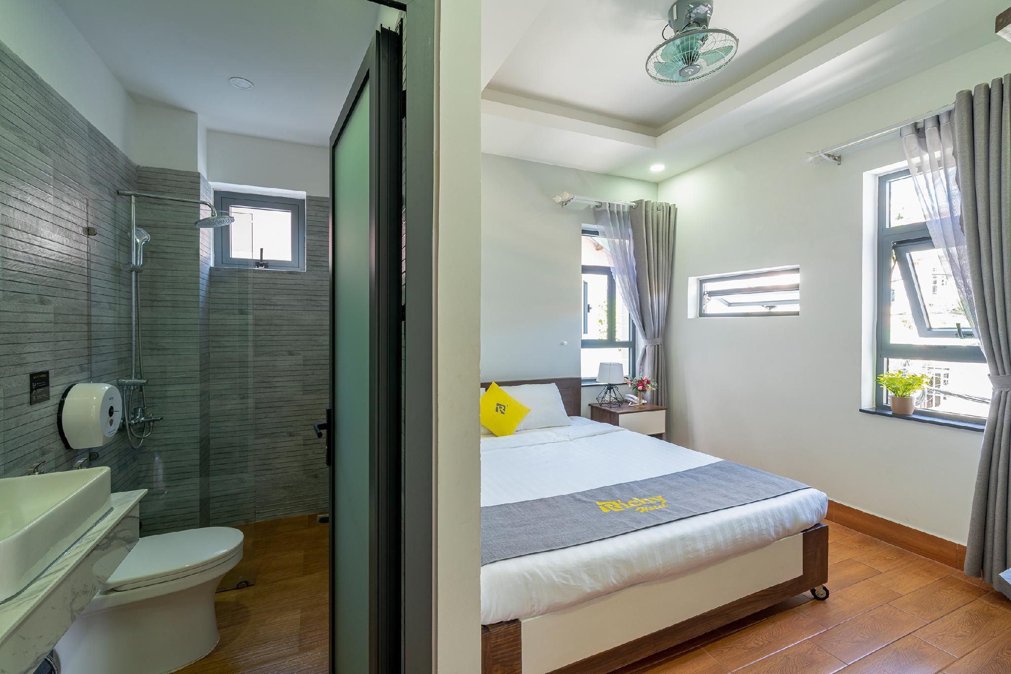 Richy Hotel