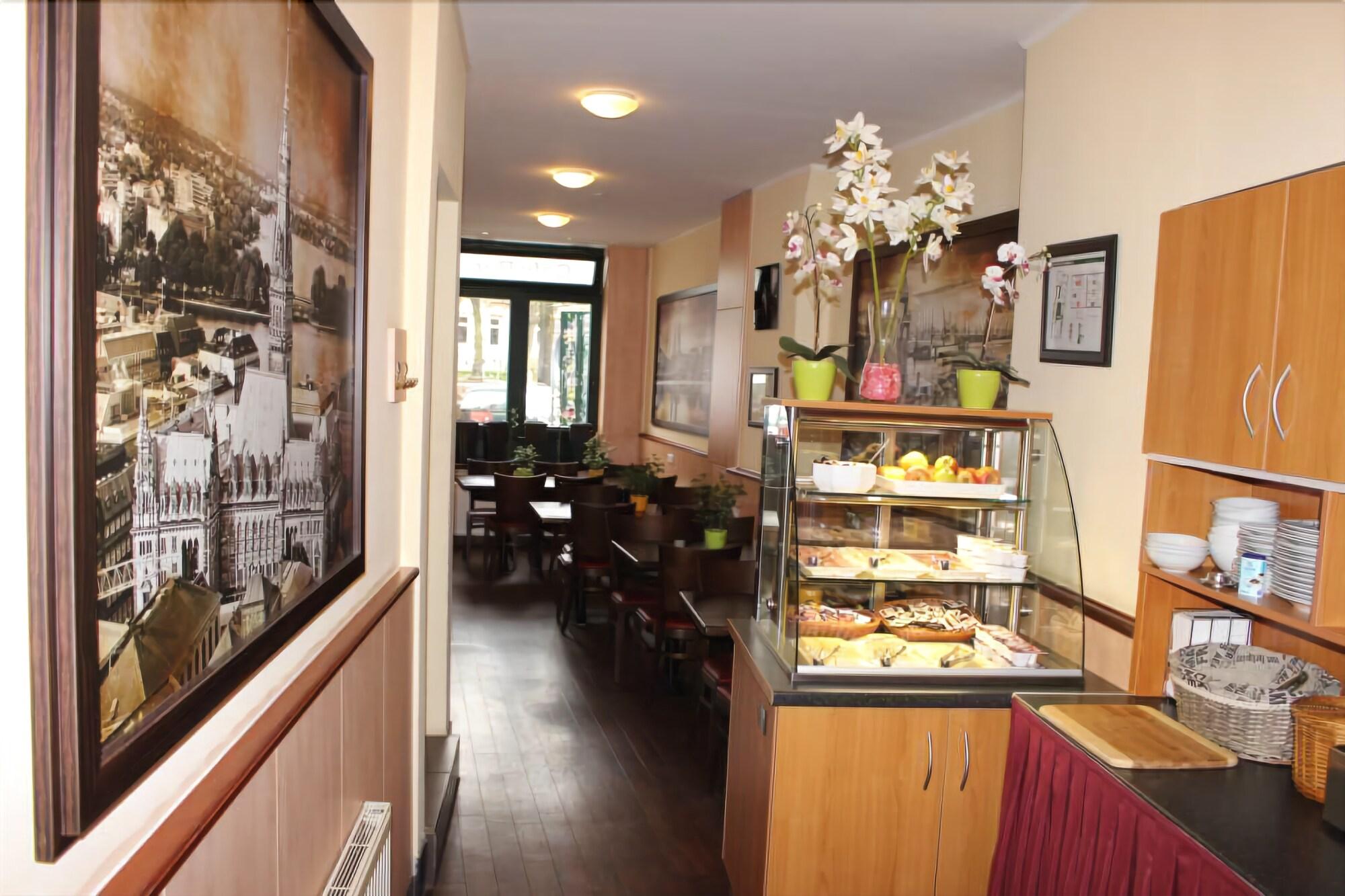Altan Hotel