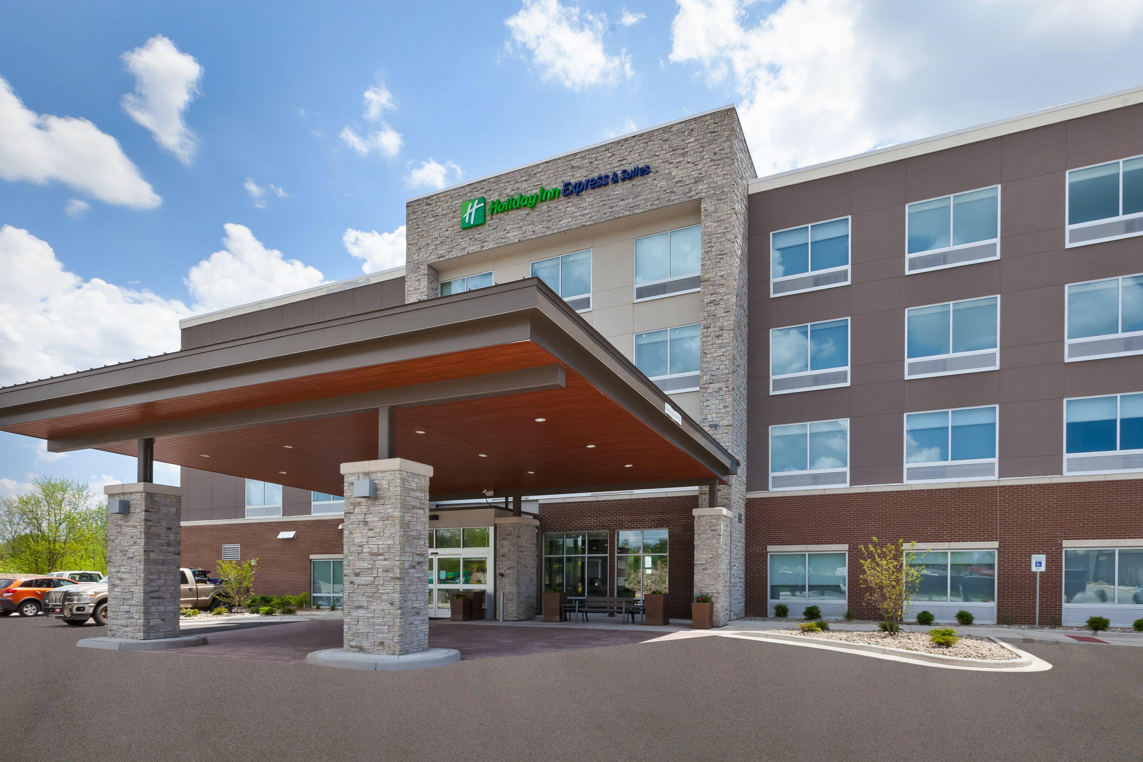 Holiday Inn Exp & Sts Grand Rapids Airport-South