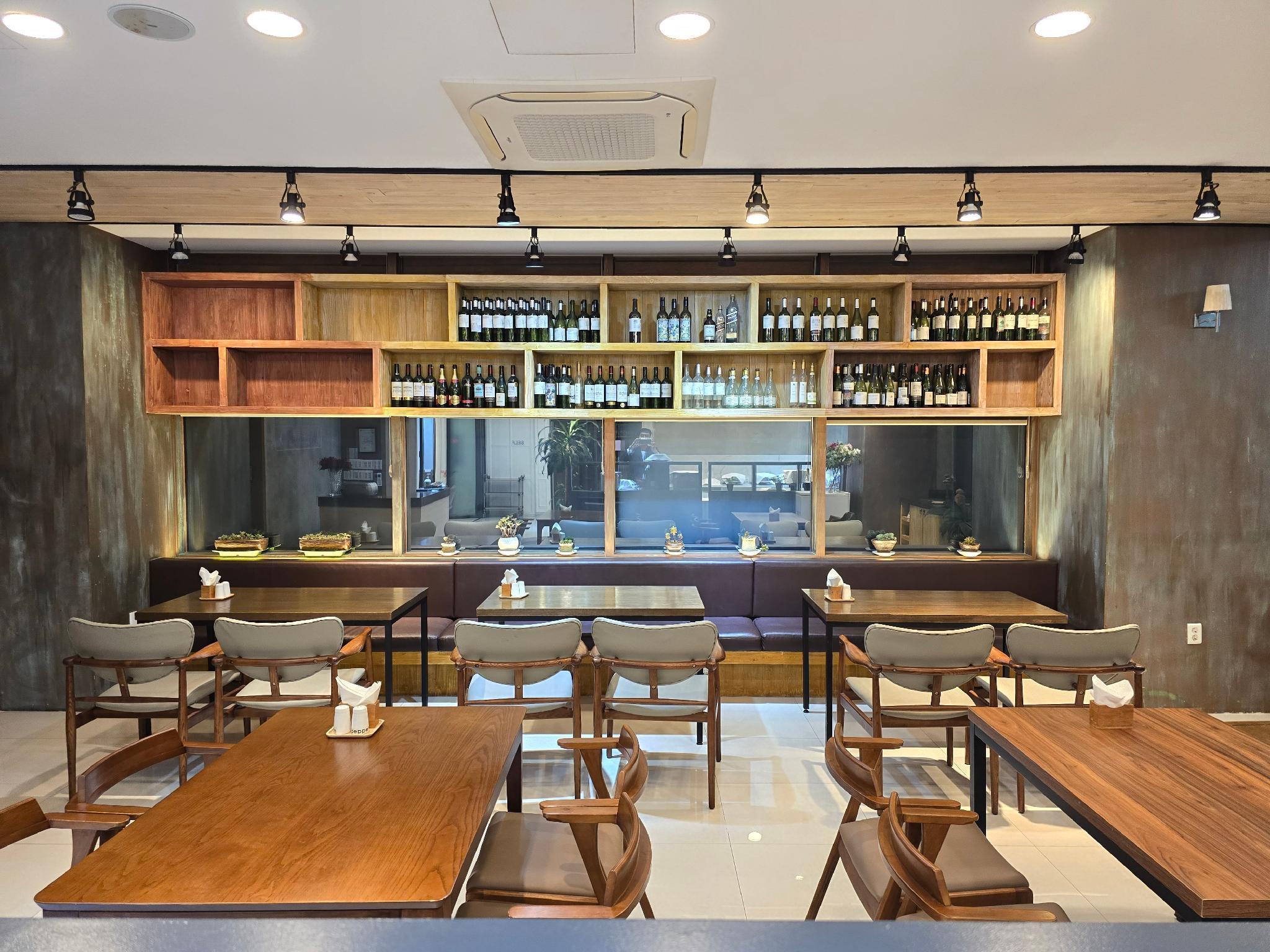 Narsha Tourist Hotel