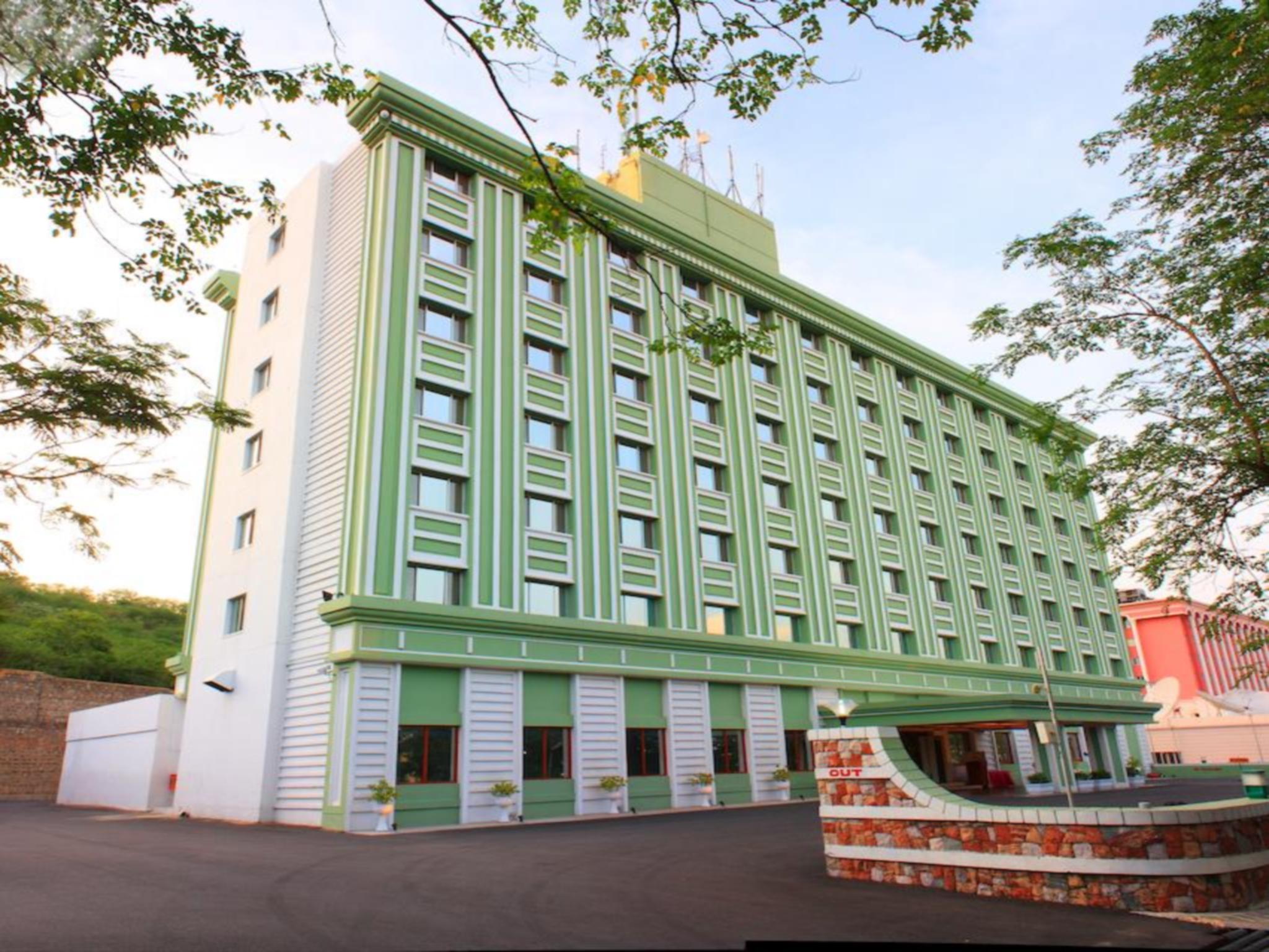 Tara Comfort Hotel - Ramoji Film City
