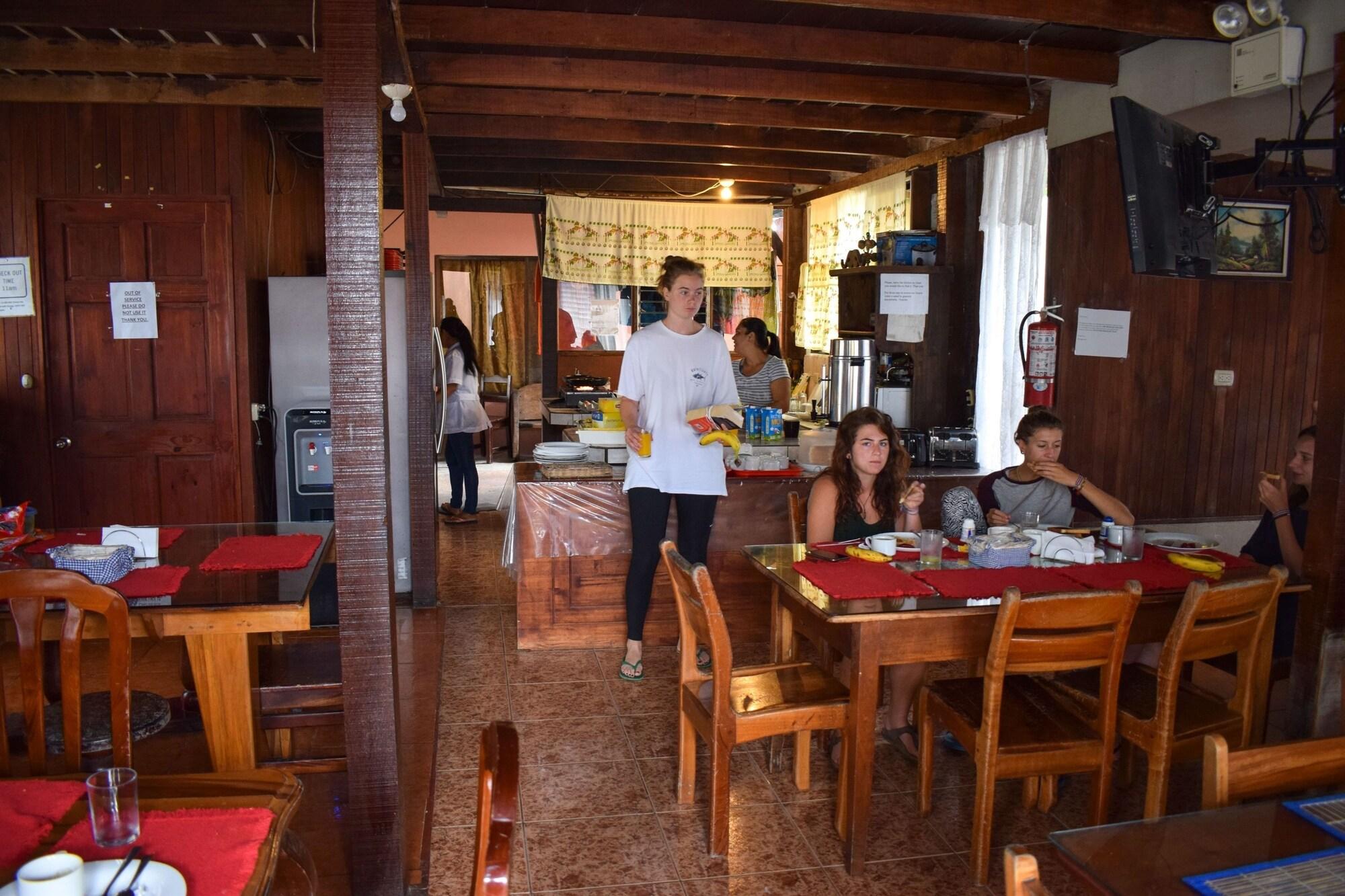 La Choza Inn