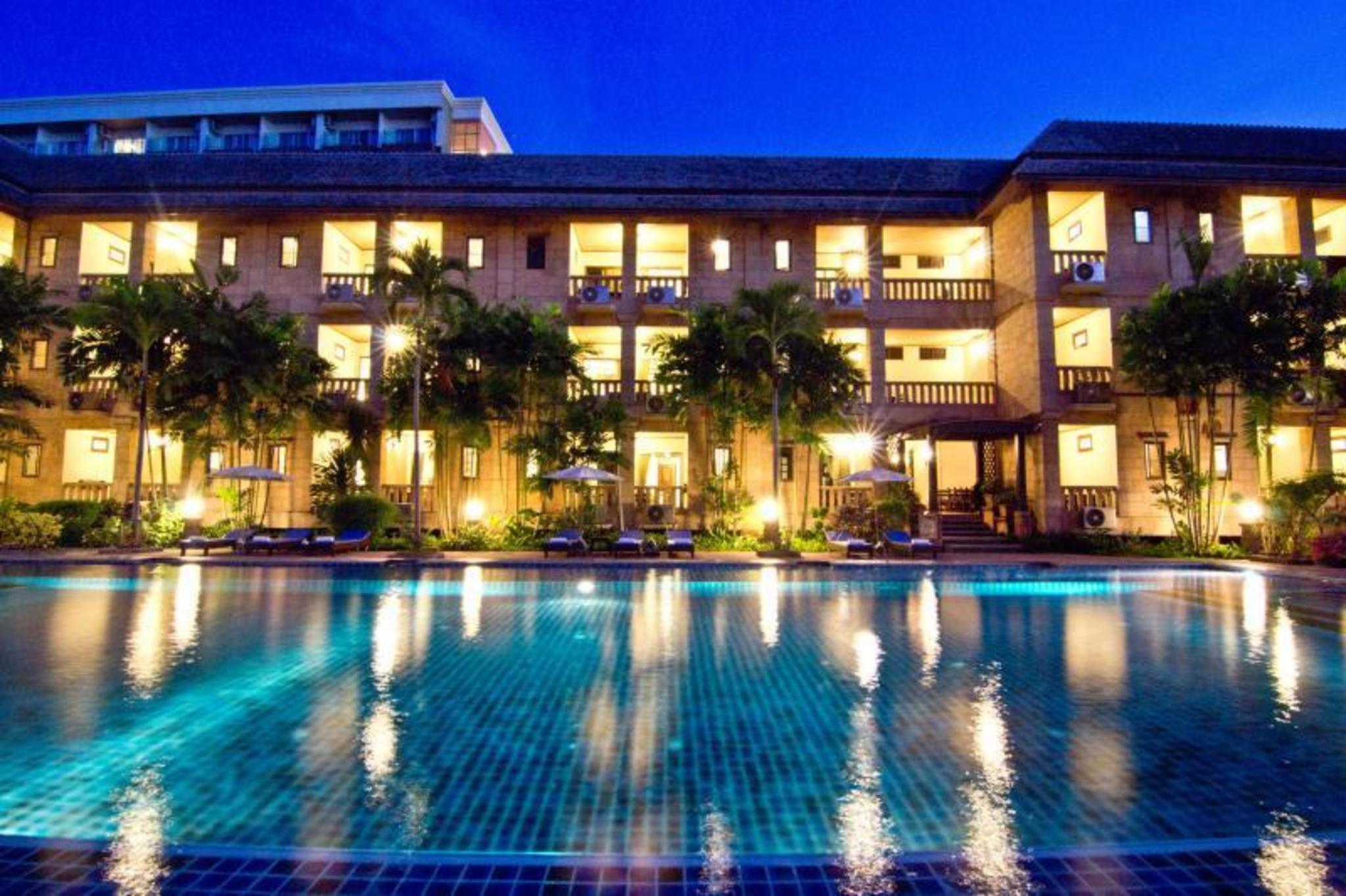 Exterior & Views