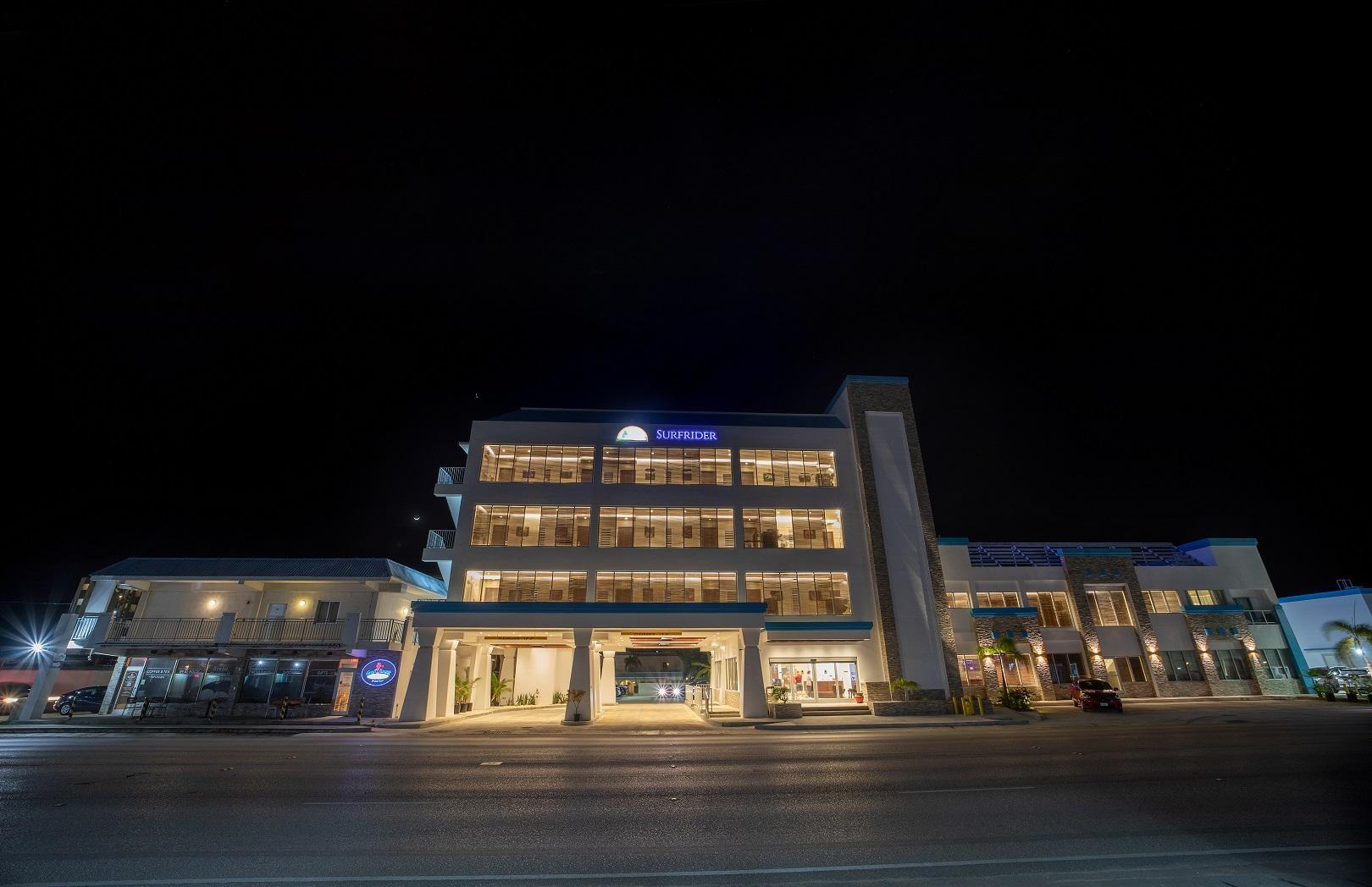 Surfrider Resort Hotel 