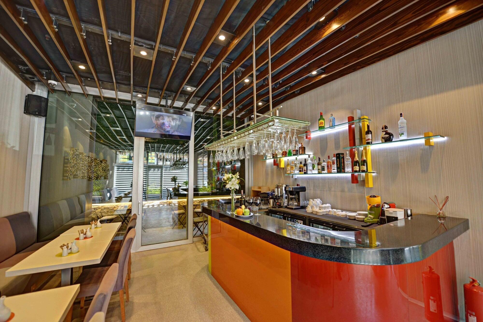 All Inn Hotel