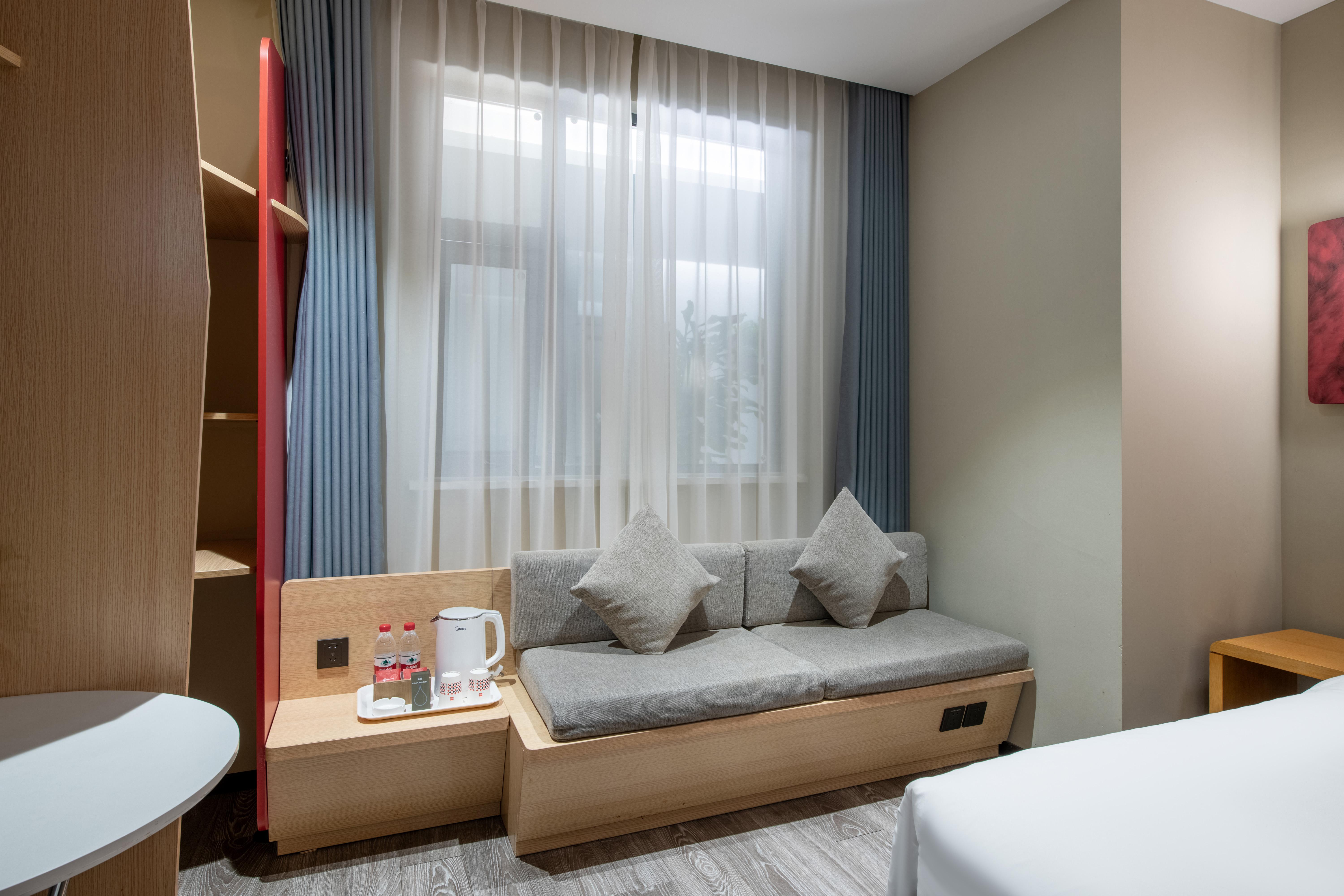 Ibis Hotel (Nanjing South Station North Square)