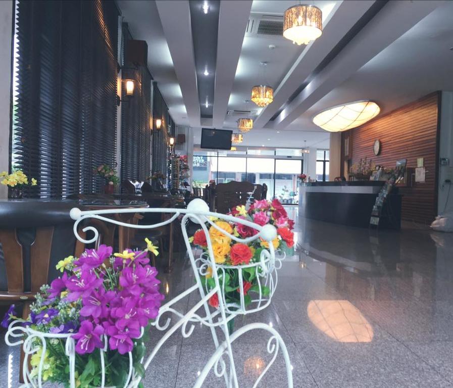 Huay Kaew Palace 2 by null