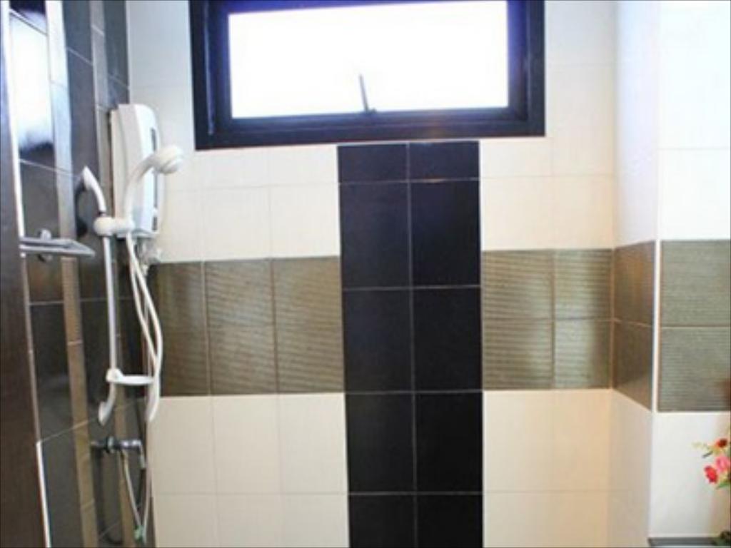 Huay Kaew Palace 2 by null