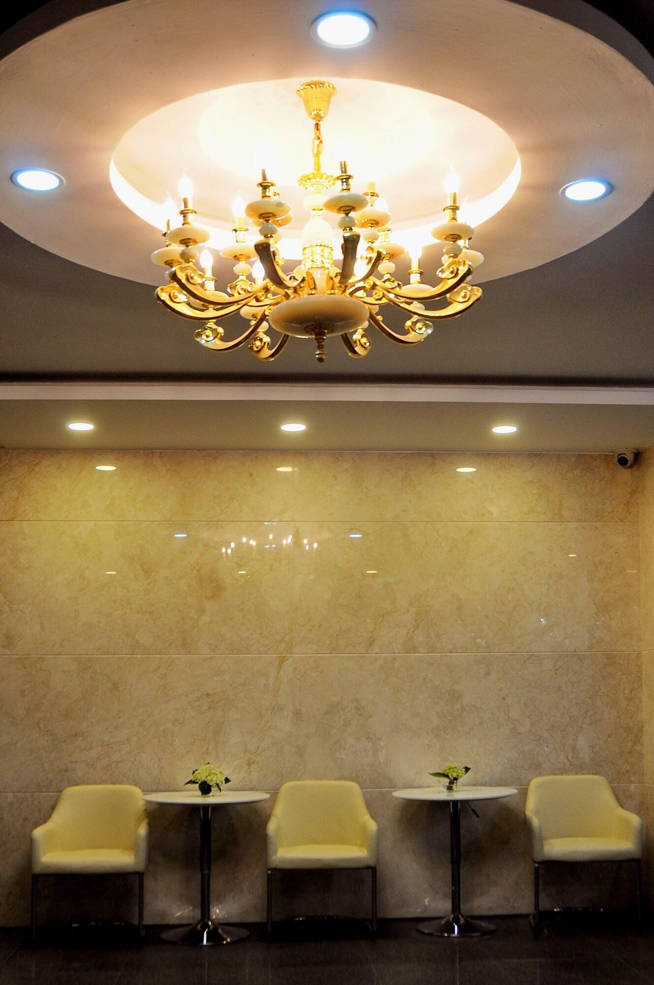 Full House Hotel - attēls