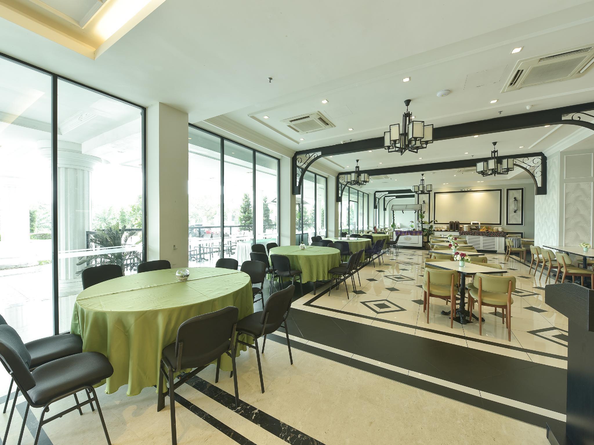 Savanna Hill Resort