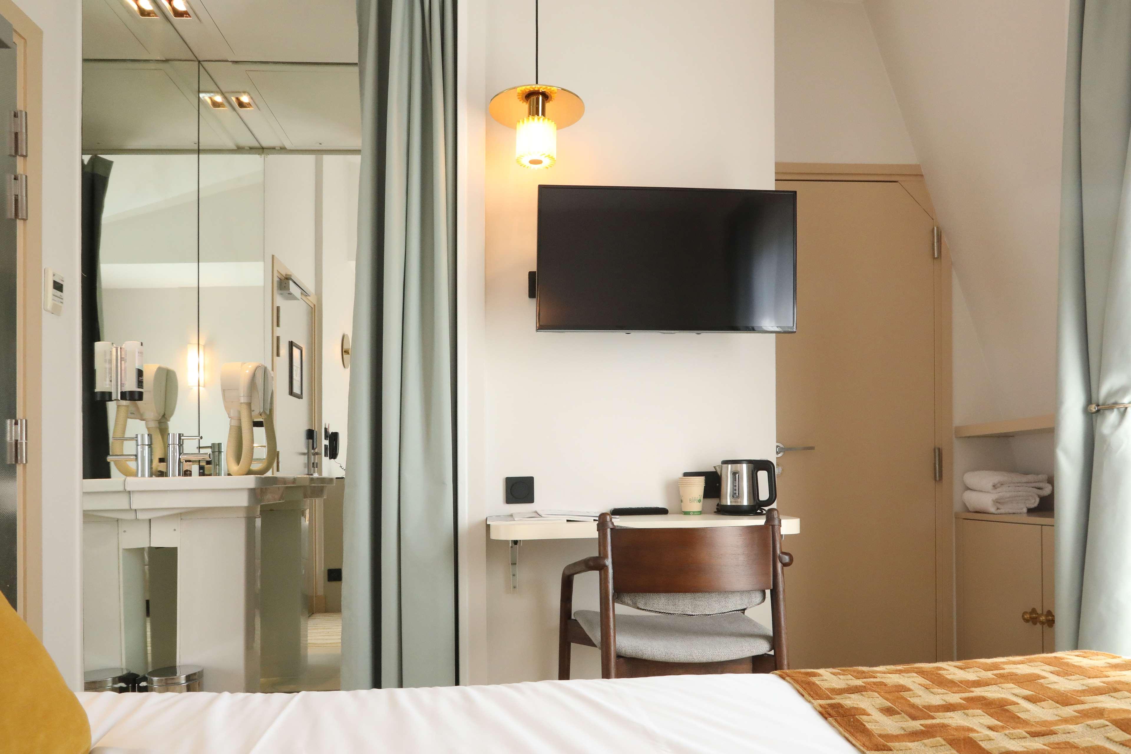Five Hotel