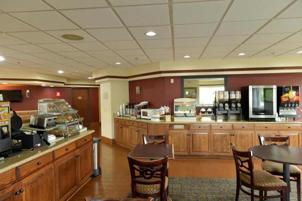 Baymont Inn & Suites by Wyndham Lincoln NE