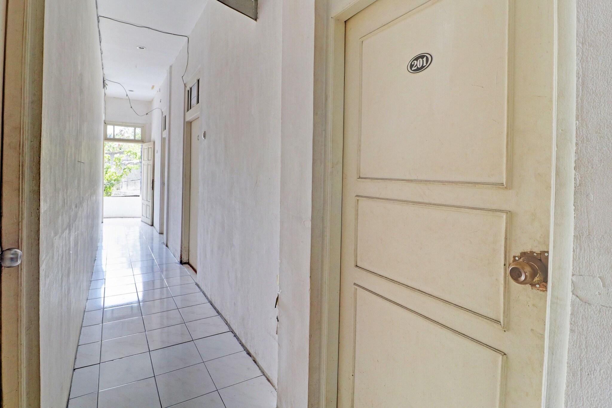 Lobby 3, 2452 Hotel Metro, Bandung