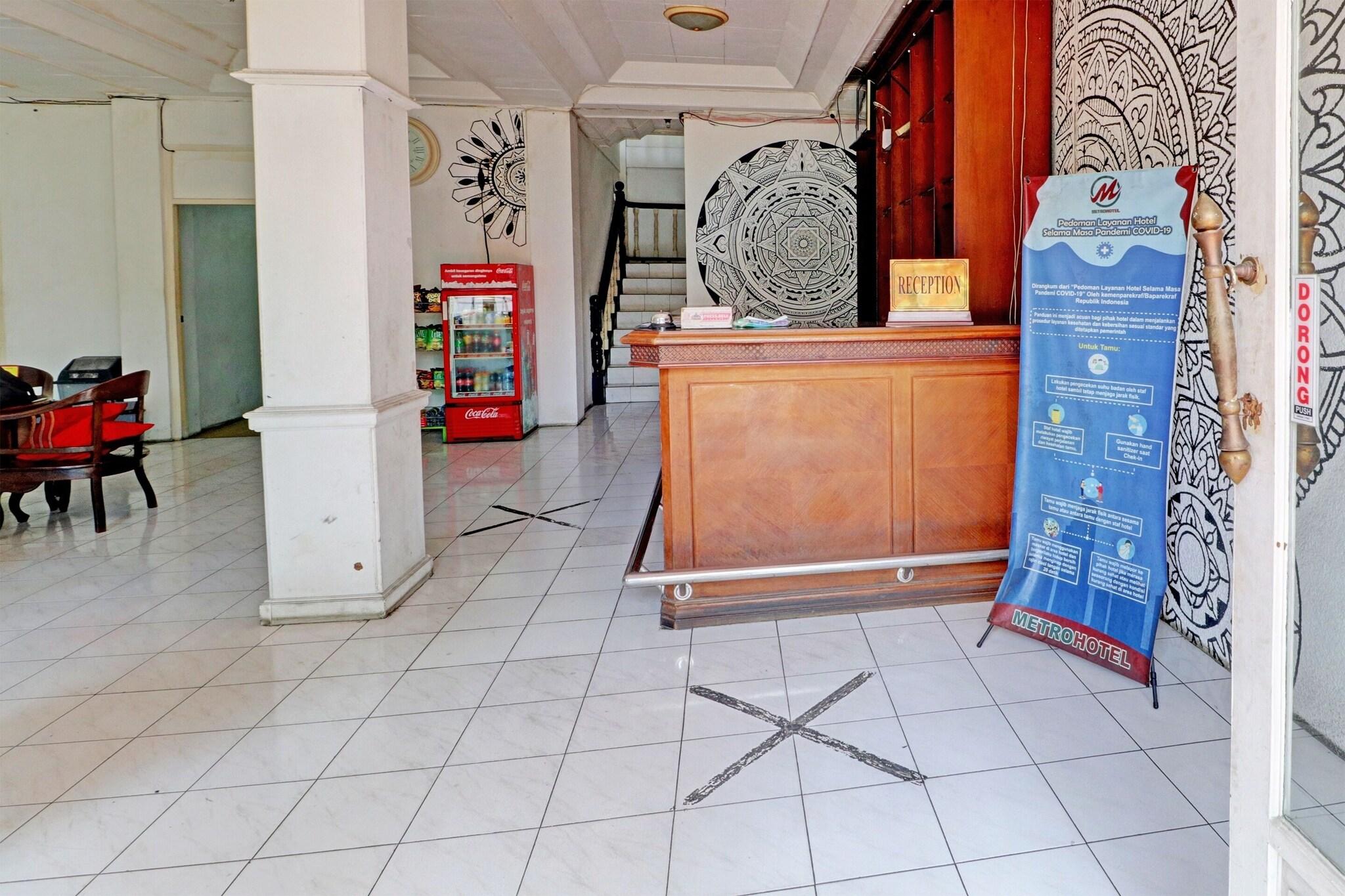 Lobby 5, 2452 Hotel Metro, Bandung