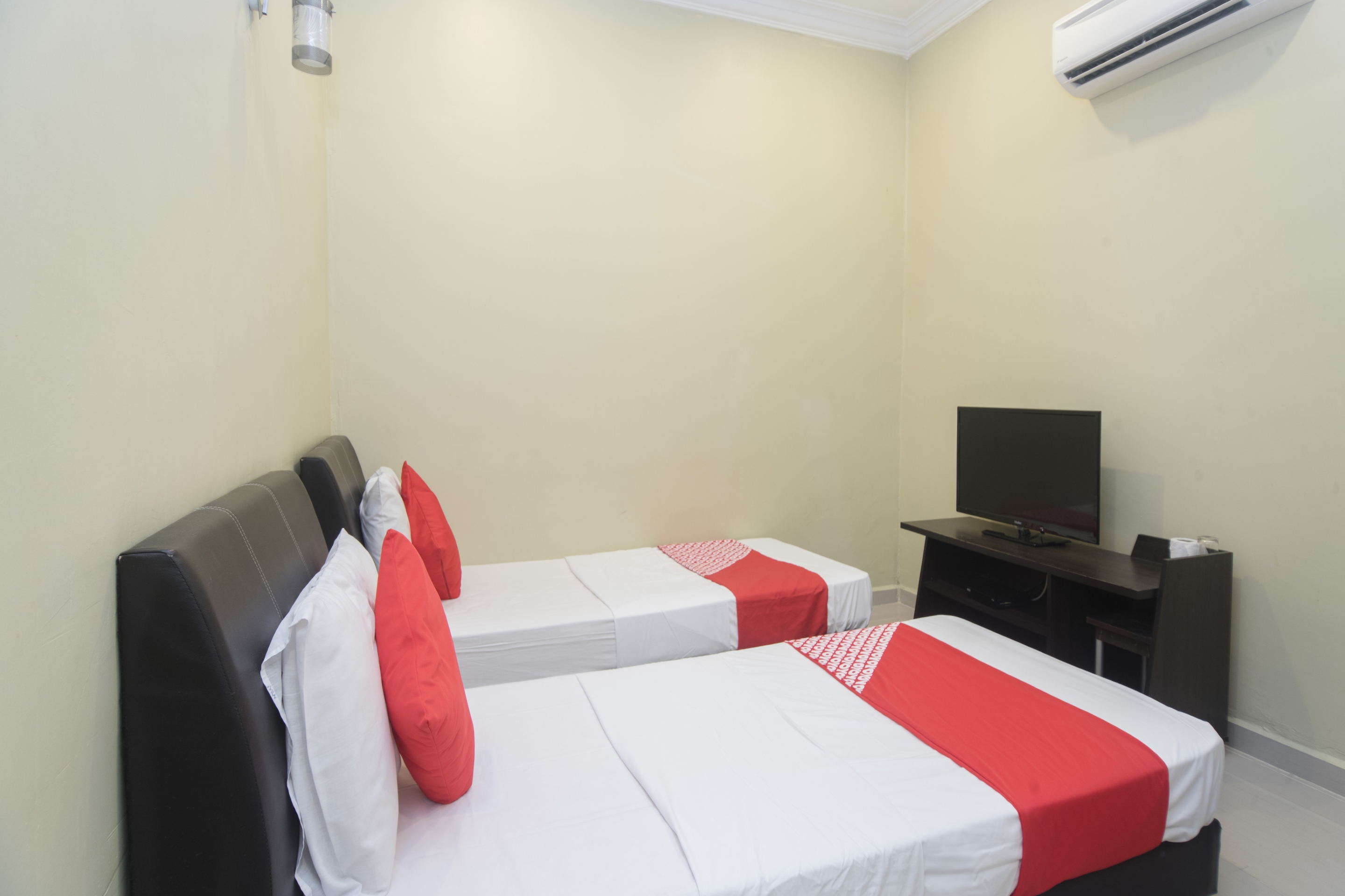 OYO 1180 Village View Motel