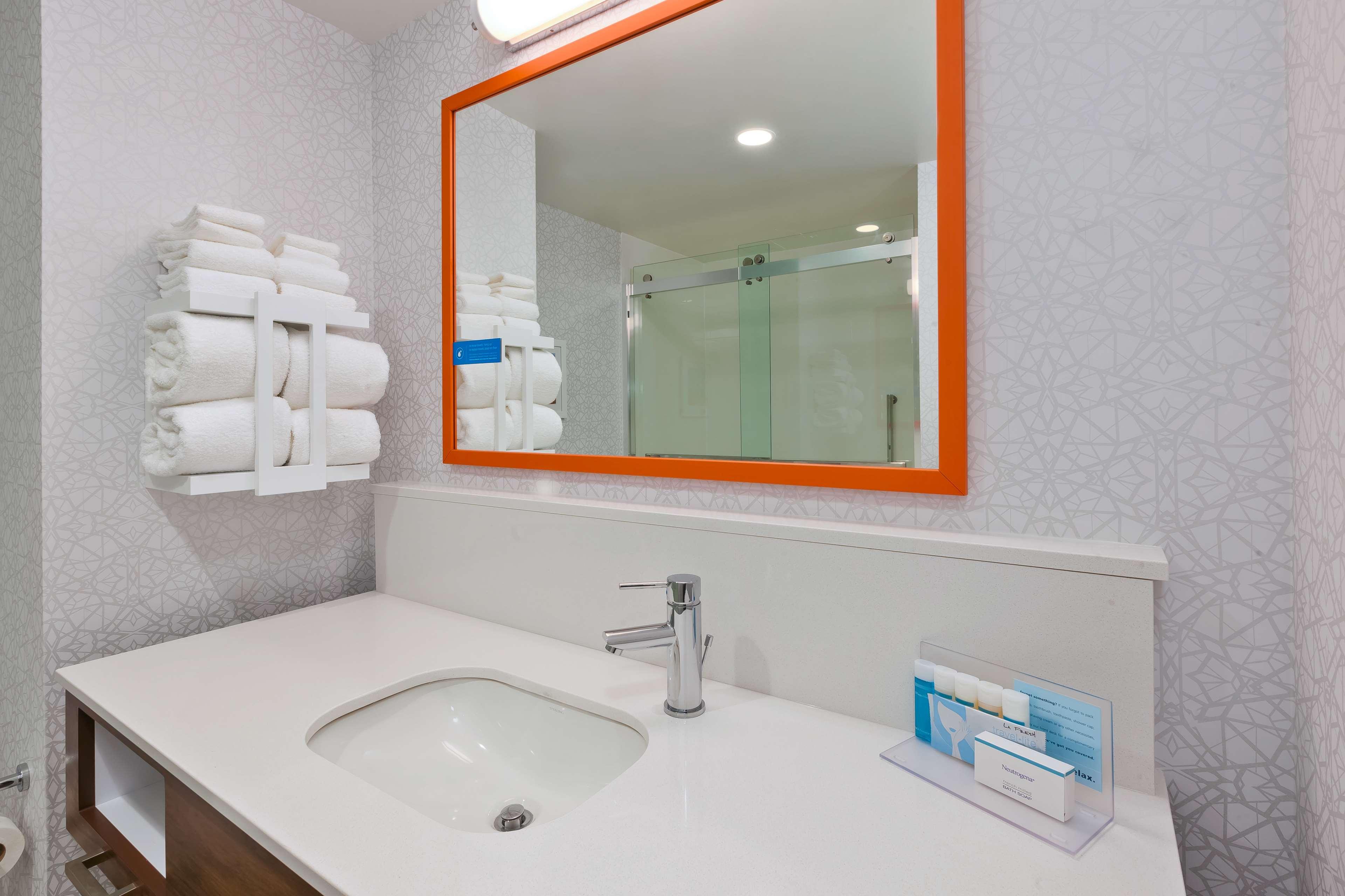 Hampton Inn By Hilton Buzzards Bay Cape Cod Canal