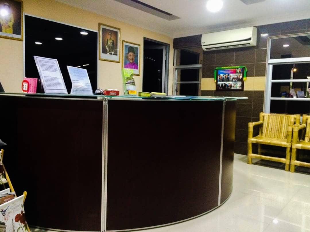 Penarak Bamboo Beach Motel