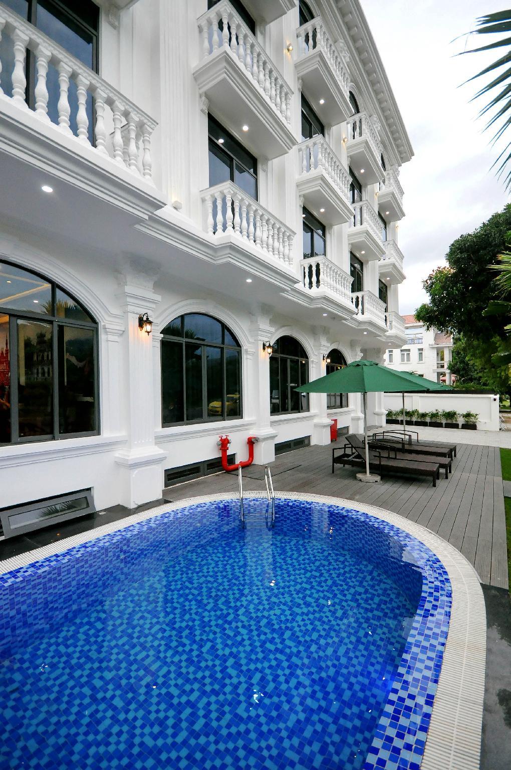 Crown Nguyen Hoang Hotel