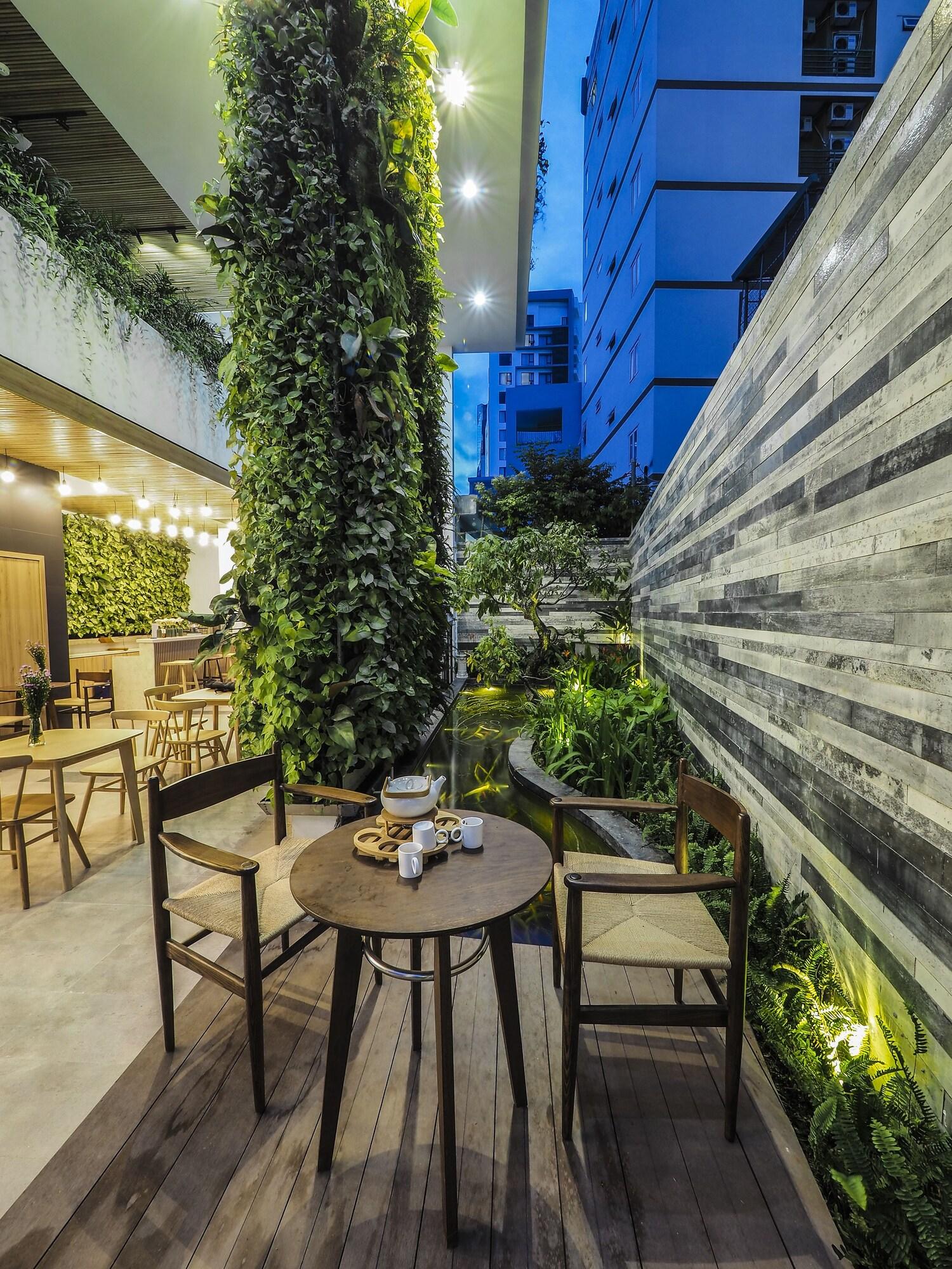 Babylon Garden - a VIE collection