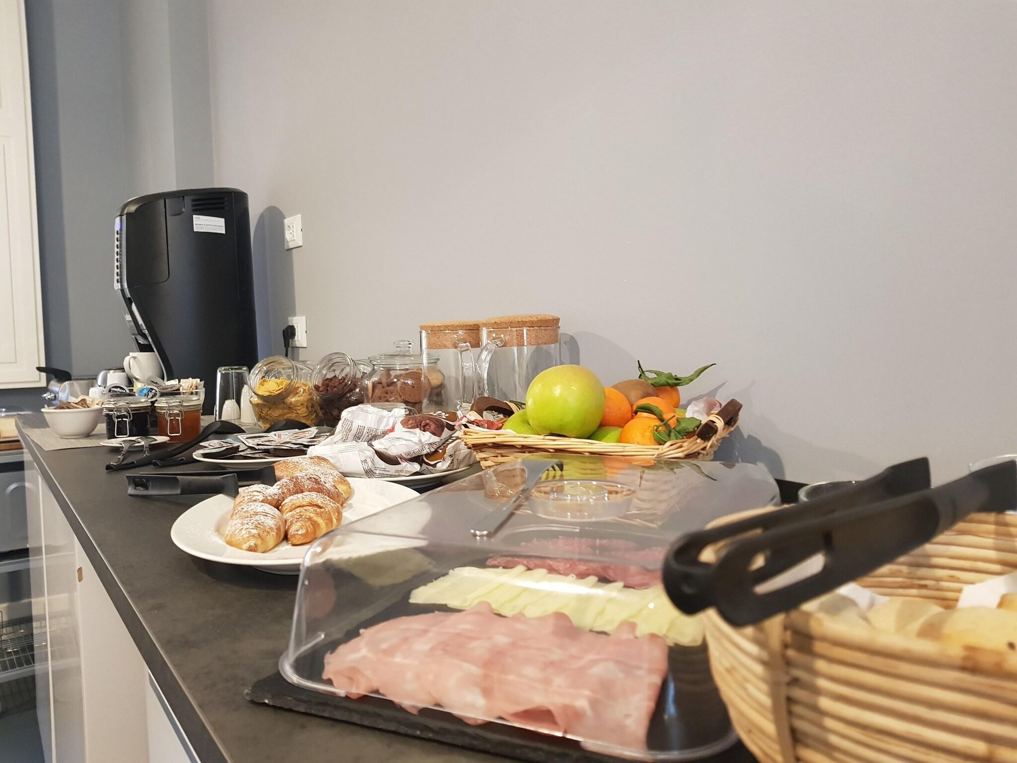 Almarossa Suites And Rooms